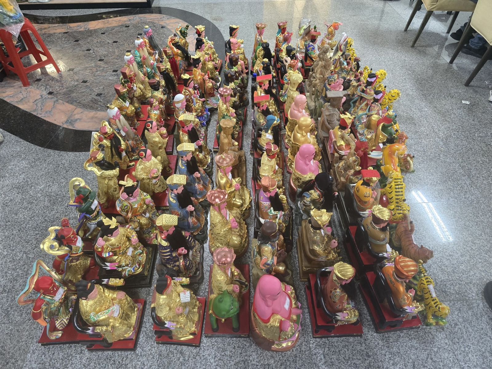 佛像集體消失！離職內鬼搬空倉庫　千尊「落難神明」流入網拍市場海撈7500萬