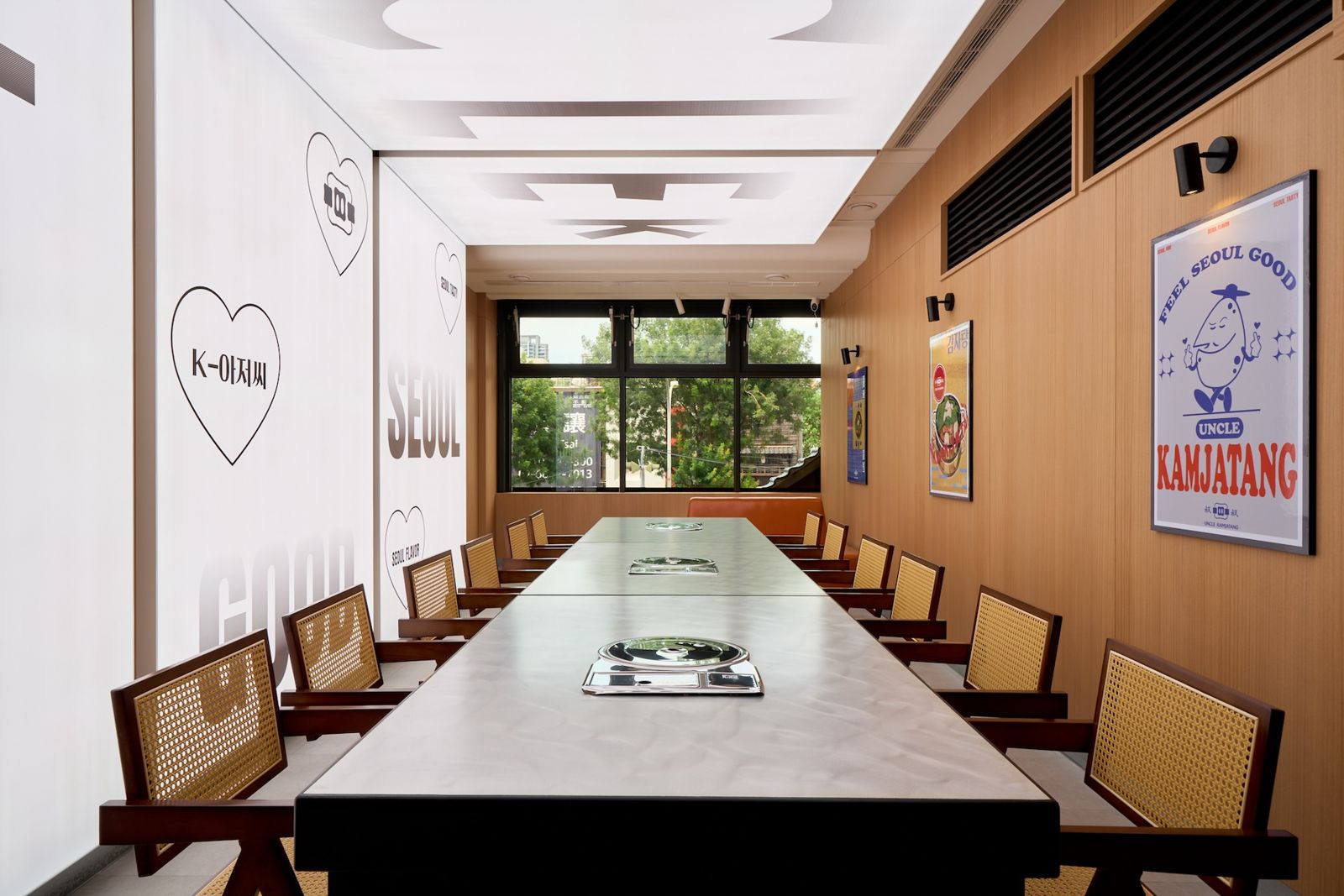 2樓包廂外的綠意讓用餐氛圍更舒適。
