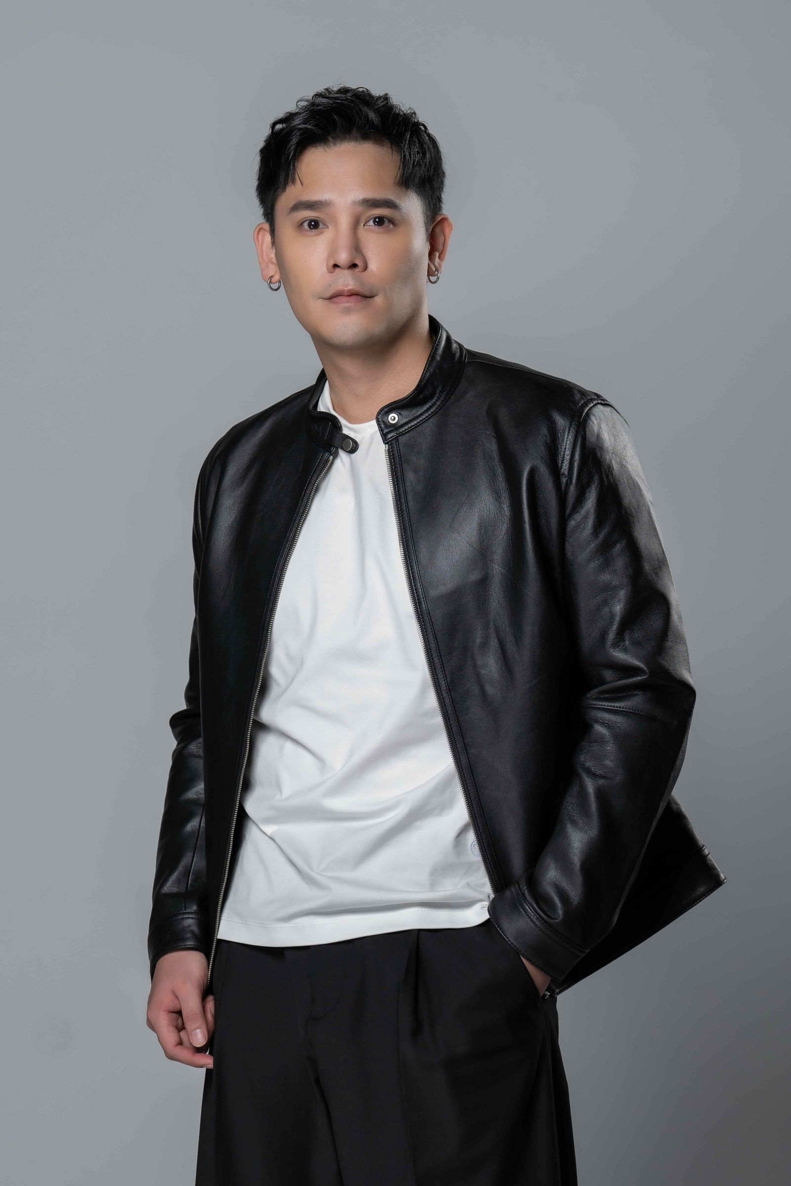 盧學叡近日推出新單曲〈在你落下時，有我〉。丸藝創意行提供