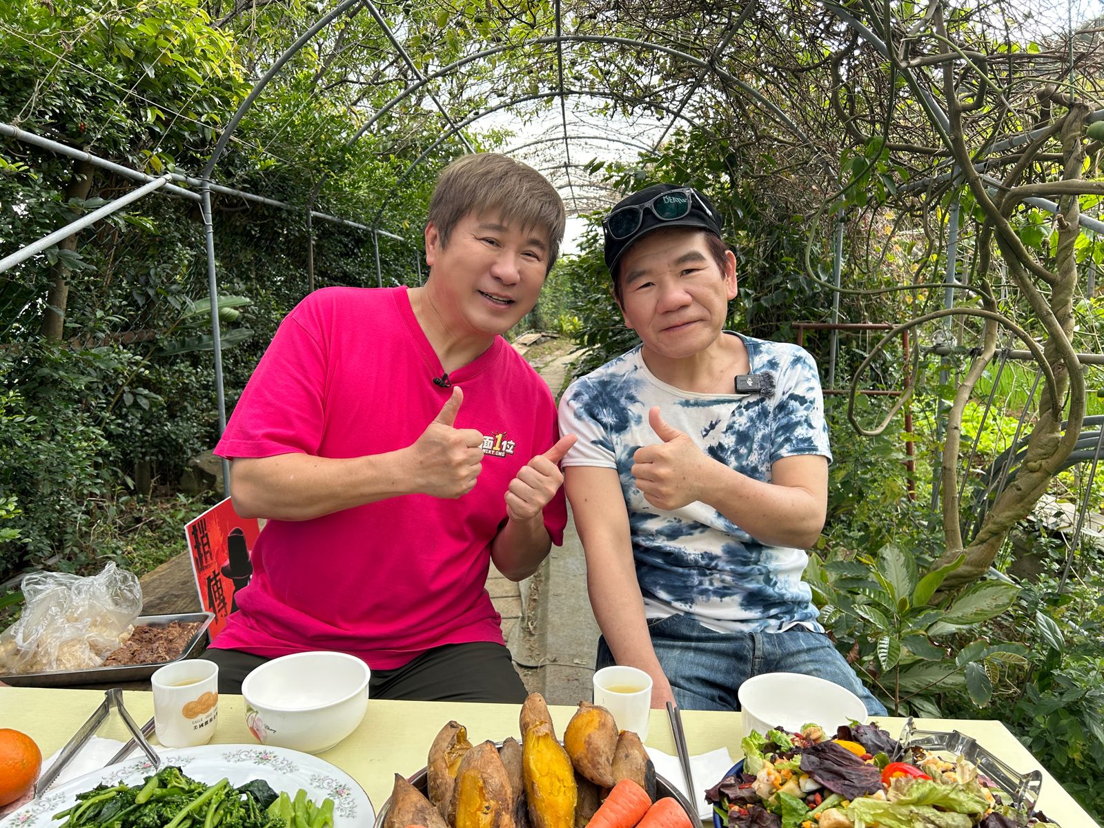 胡瓜（左）合體趙傳（右）。下面一位提供