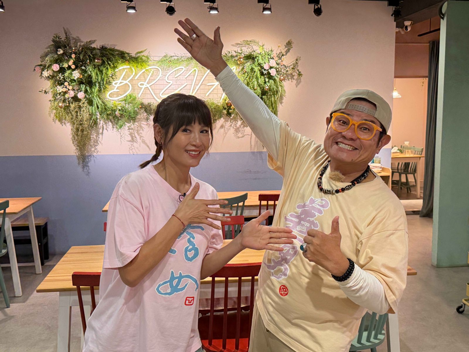 鄭仲茵主持進步神速，許效舜大讚她「沒問題了！」東森超視提供