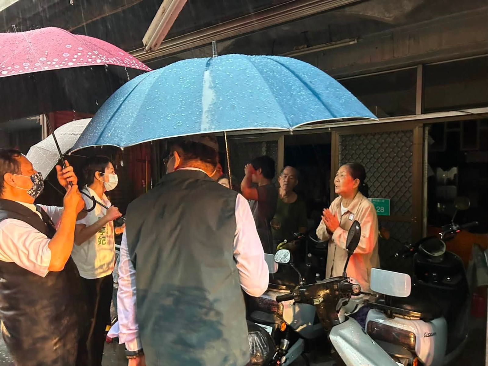 受災戶雖暫時沒有搬遷入住需求,區公所已規劃普法道濟寺及里活動中心,可以安排休息暫住、提供餐食。翻攝fb陳亭妃