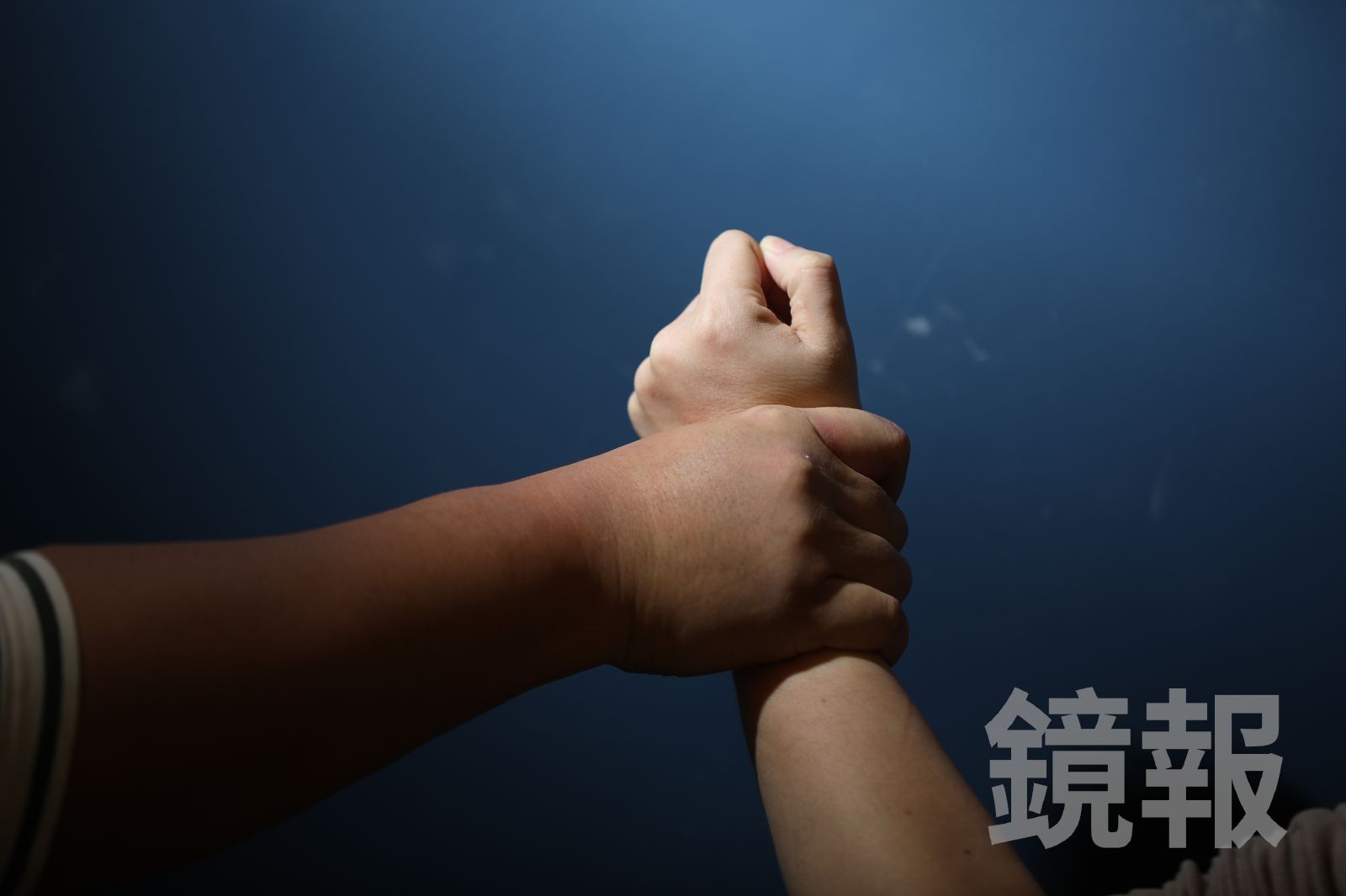 台南女疑遭性侵後不只提告…聯手好友「逼他脫衣+戴狗鏈爬地」！打到腦出血