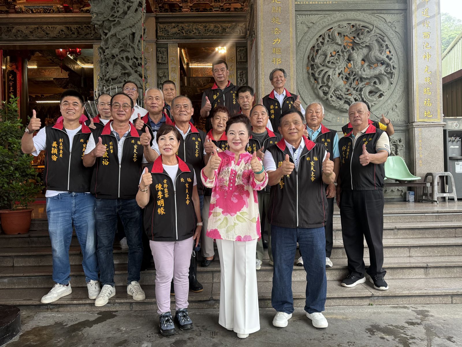 白冰冰感恩之旅第二站來到淡水慈玄宮。長興影視提供