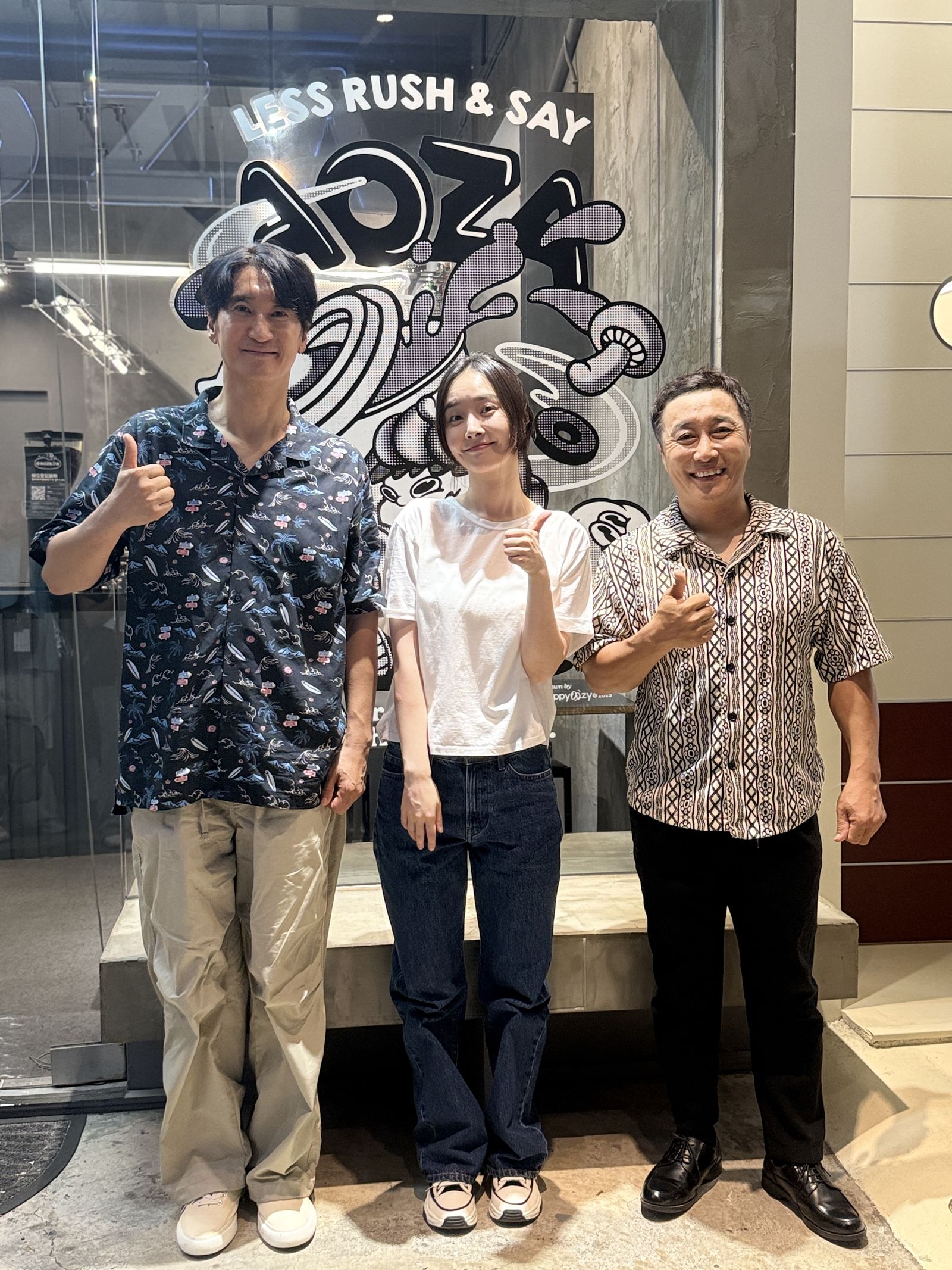 韓星申鉉濬(左起)、裴優熙、金炳萬對到台中拍戲充滿期待。童心娛樂提供