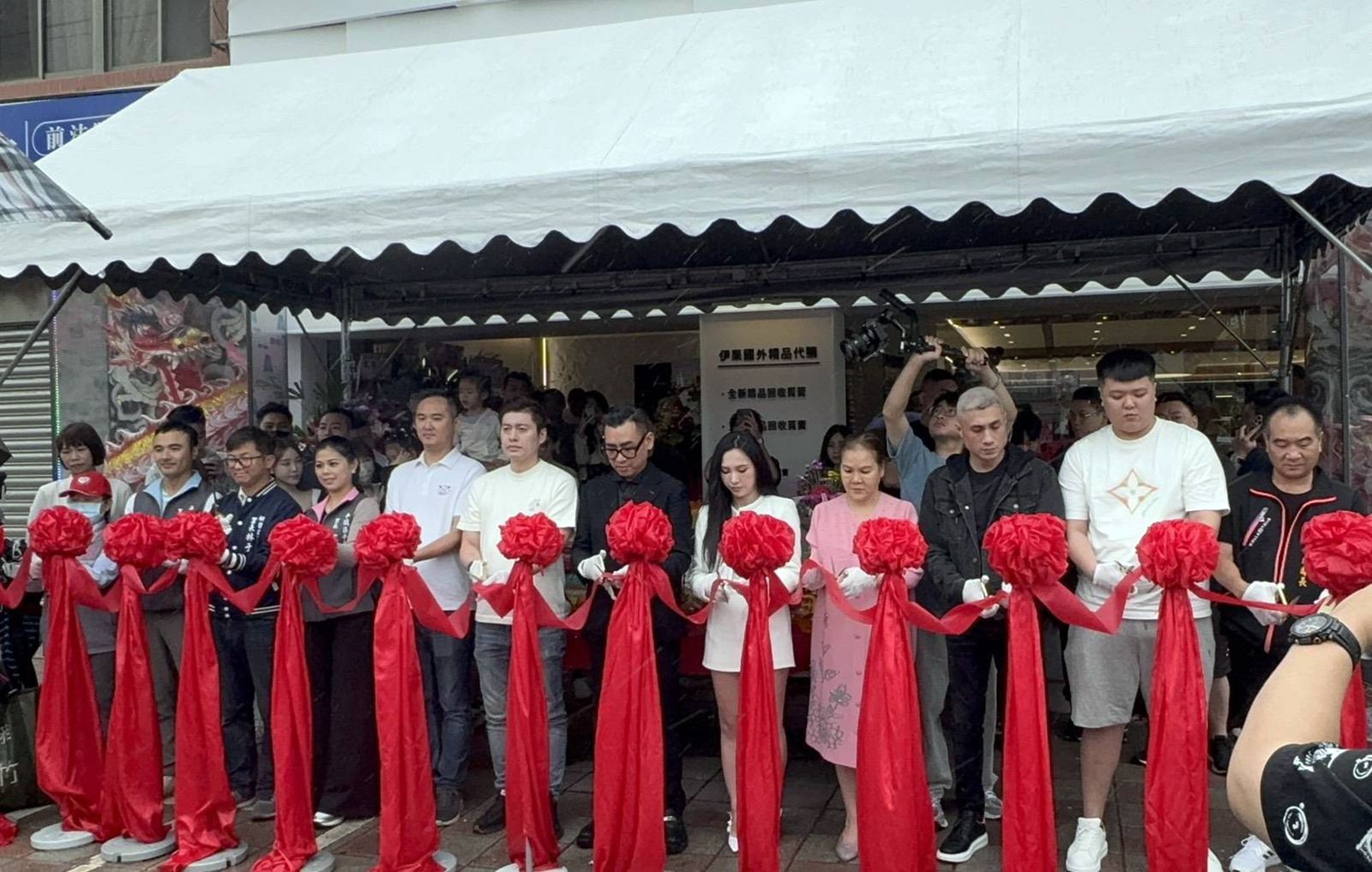 人氣網紅蹦闆花新台幣1.4億，開心宣布：「我的第四個孩子已在桃園出生！」蹦闆提供