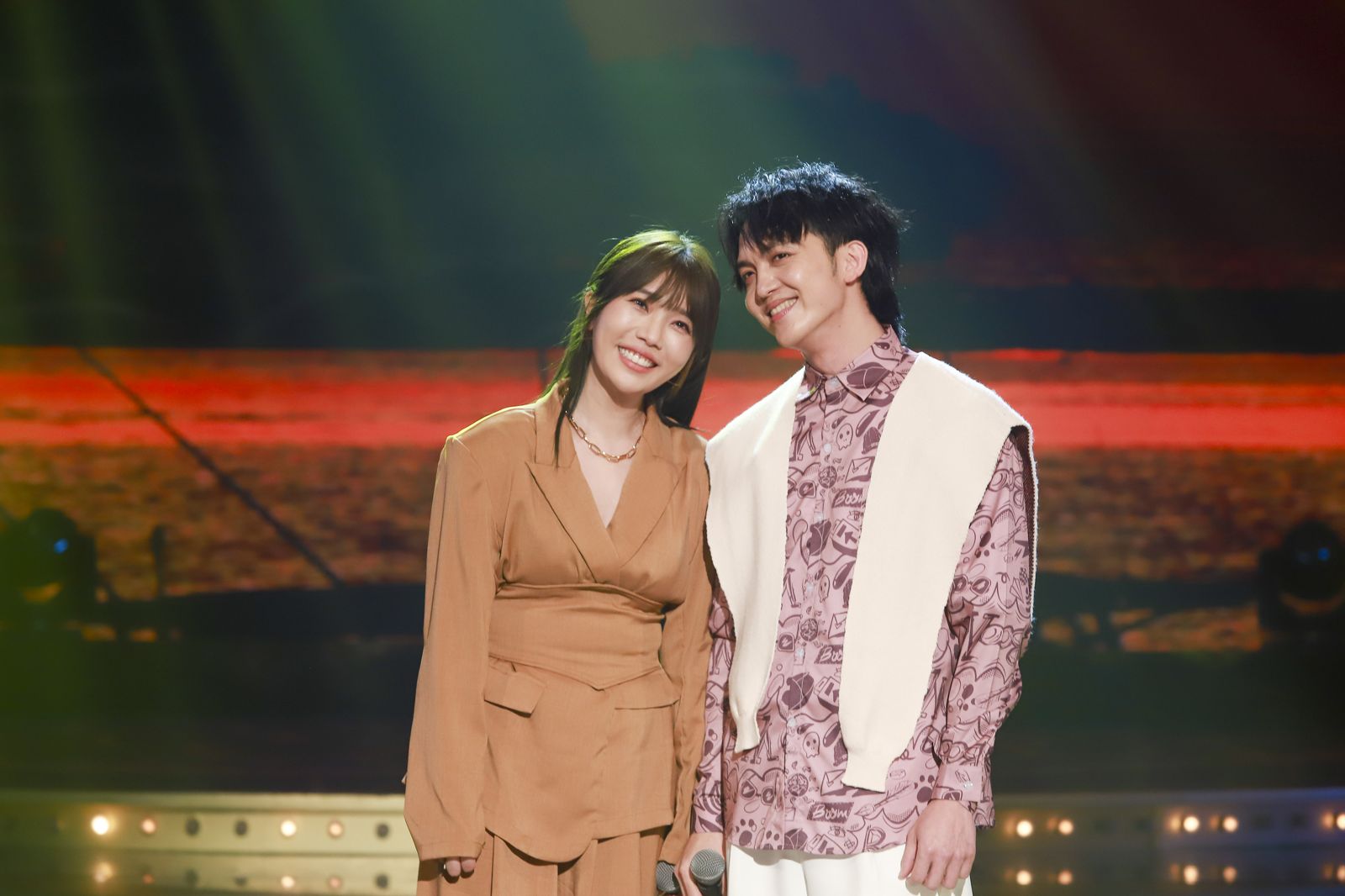 蔡家蓁（左）、郭忠祐（右）創收視高峰。民視提供