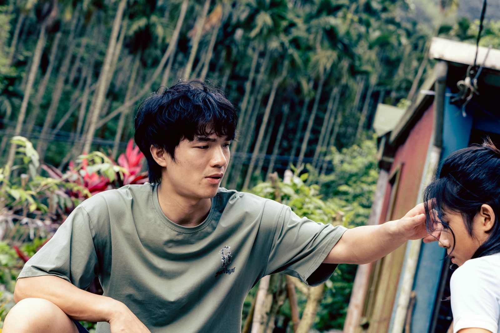 金馬新人胡智強（左）力薦 邱姿雅（右）演出。公視台語台提供