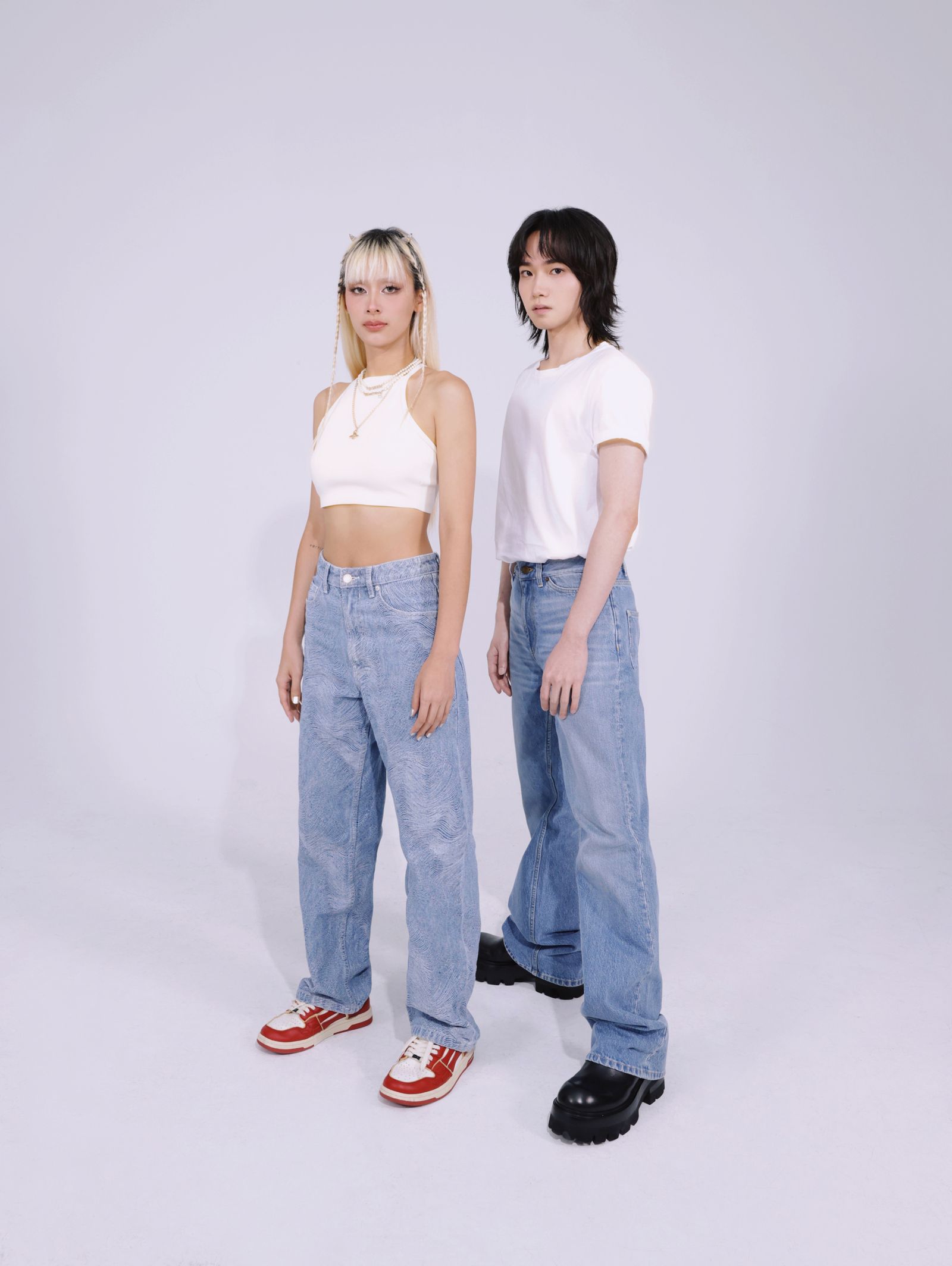 陳泳希（左）與持修合作推出新歌〈你傷透了我〉。華研國際提供