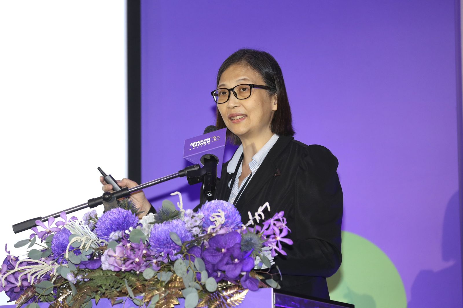 一顆小粉末恐讓產線停擺！徐秀蘭揭半導體最脆弱環節：未來卡點在這裡