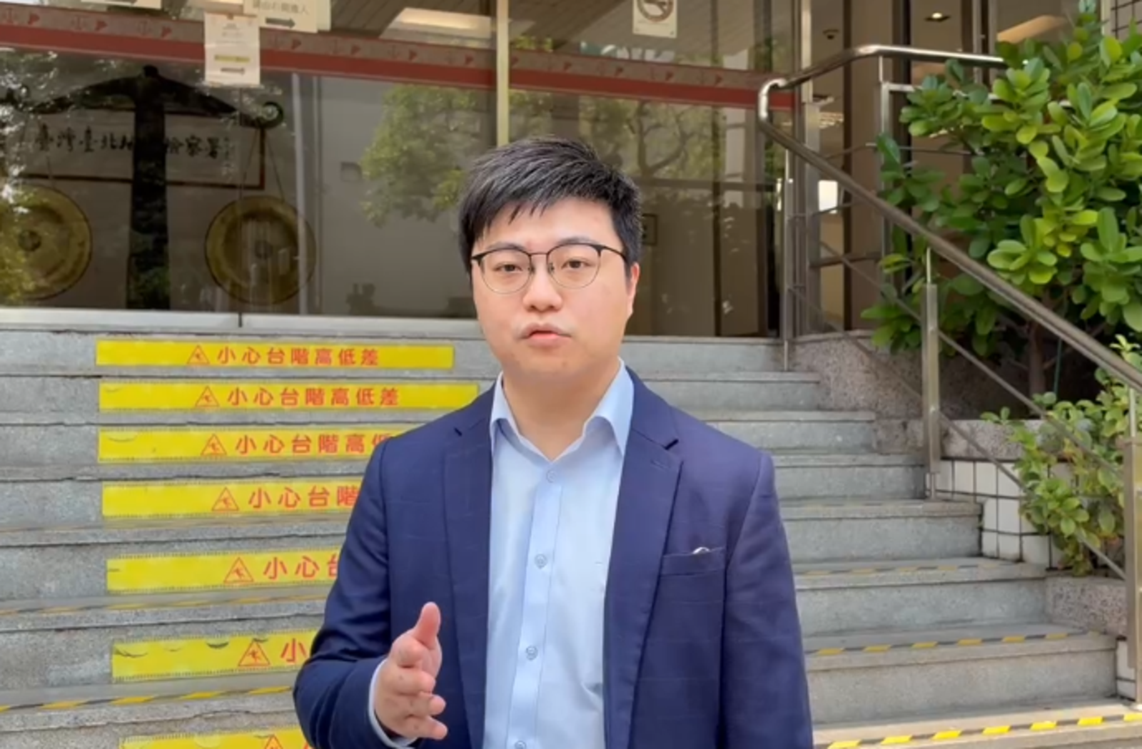 李千娜委任律師陳少璿。