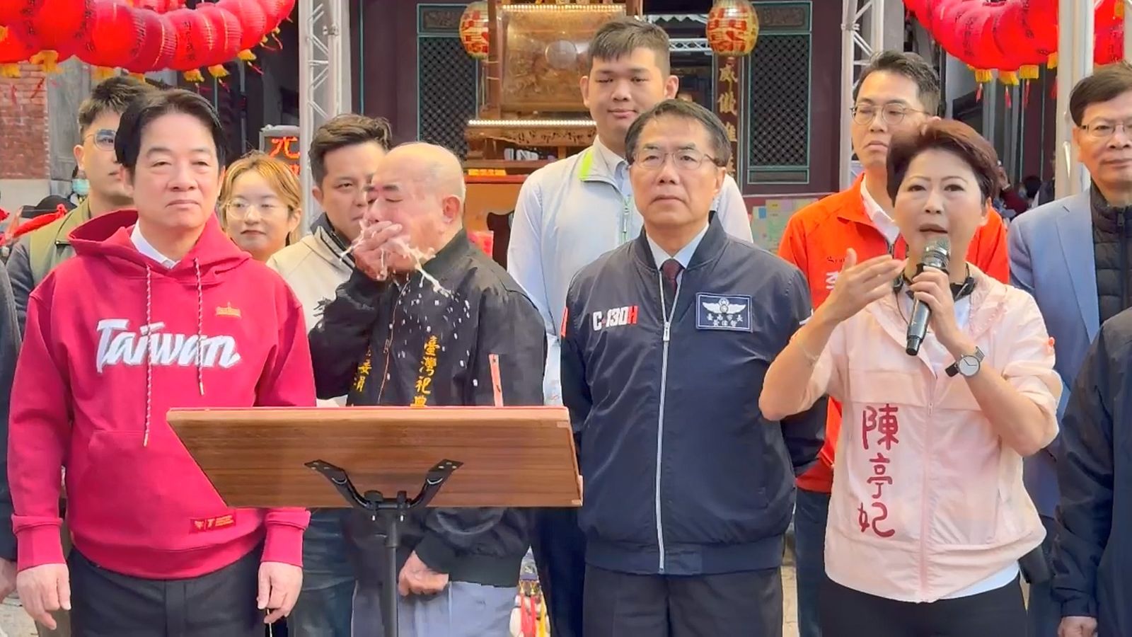 賴清德赴台南祀典武廟參拜　身旁主委身體不適突嘔吐遭噴濺一身