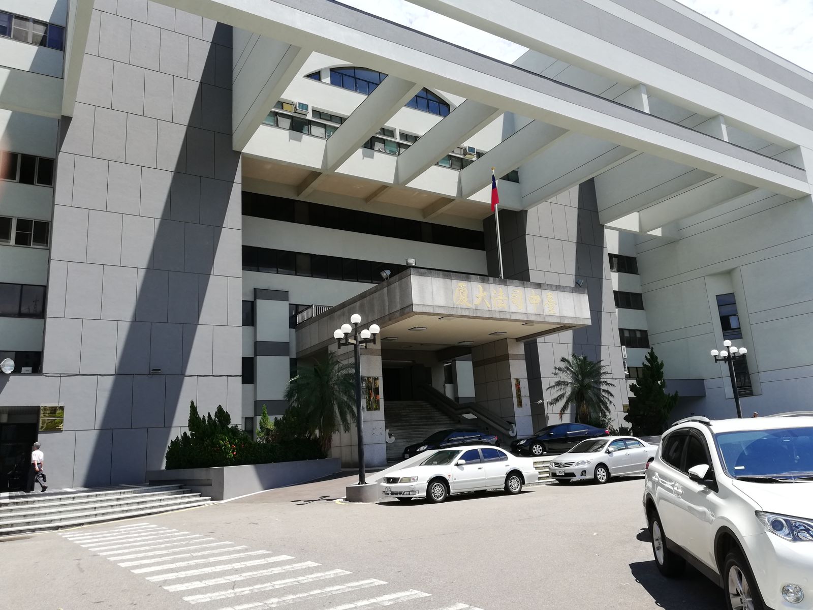 不用錢的最貴! 色房東摸乳女房客1秒鐘判賠2.5萬