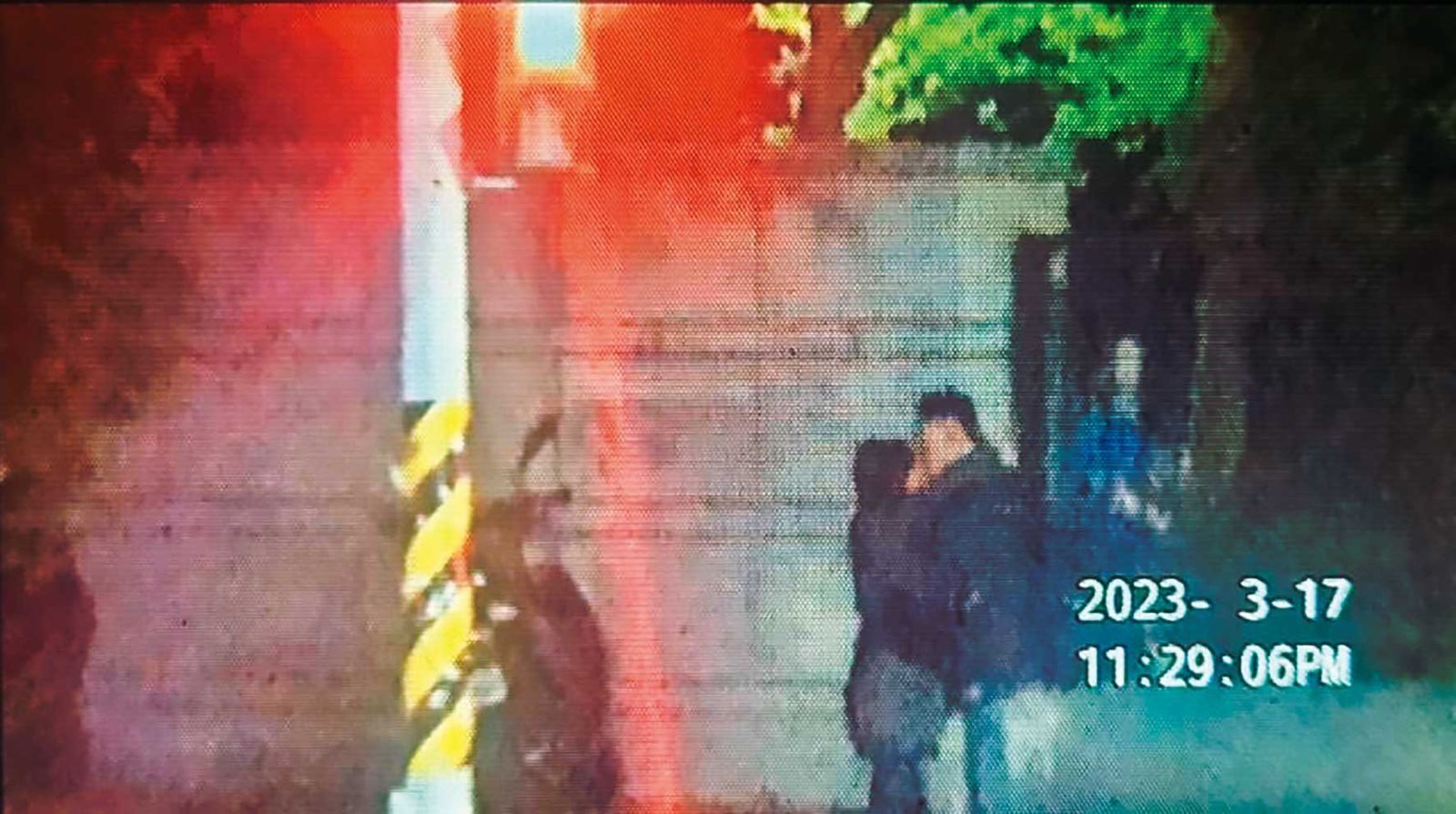 許智超3年前就被拍到與吳姓女籃球員當街擁吻。