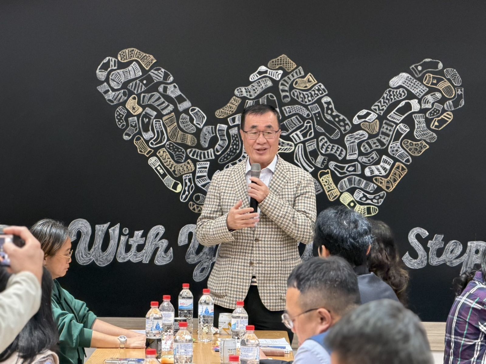 黃國昌承諾解決新北各區問題　李四川：相信川伯就好了