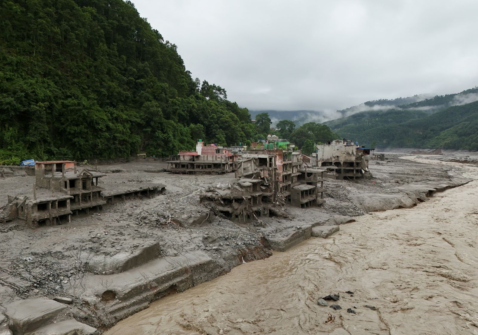 尼泊爾土石流原因曝光! 專家曝毀滅性山洪關鍵:土石流時速達400公里