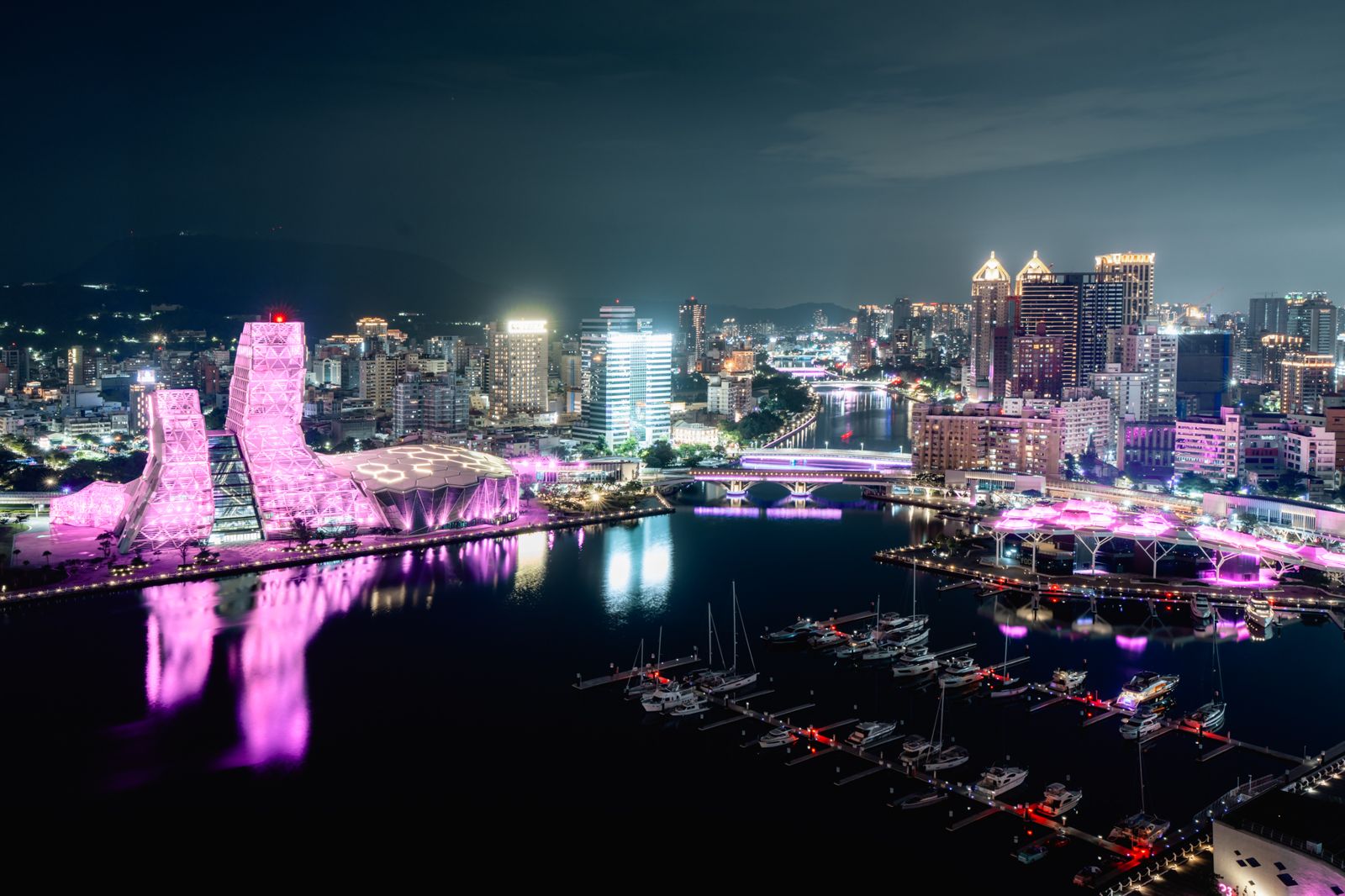 BLACKPINK撲台倒數!高雄6大地標點燈相迎、大巨蛋快閃店明登場