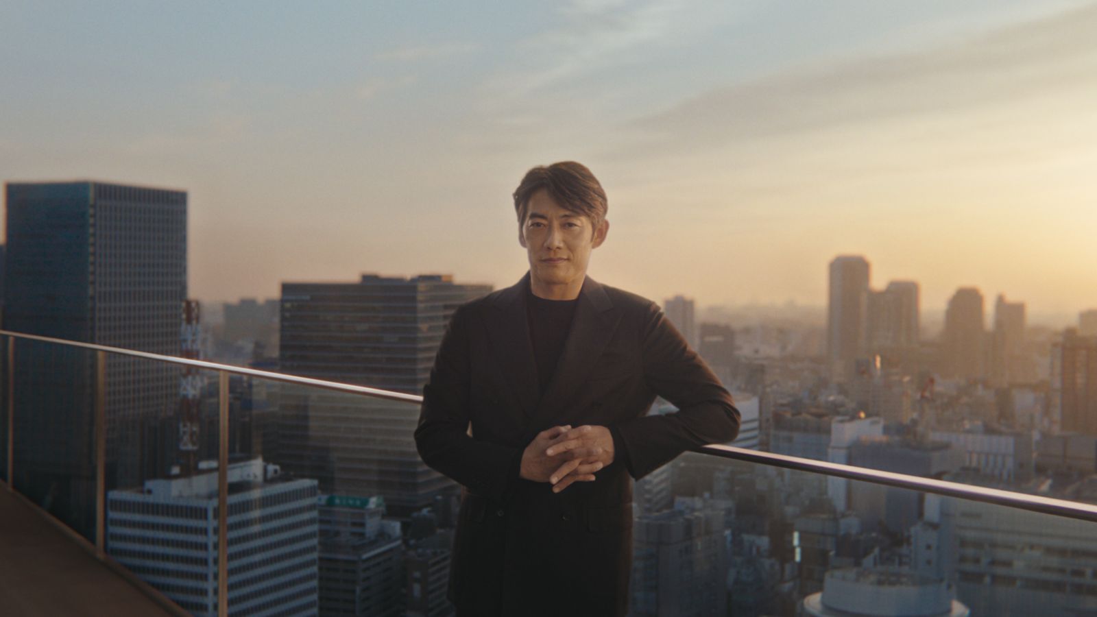 51歲的反町隆史大展熟男的成熟魅力。翻攝X