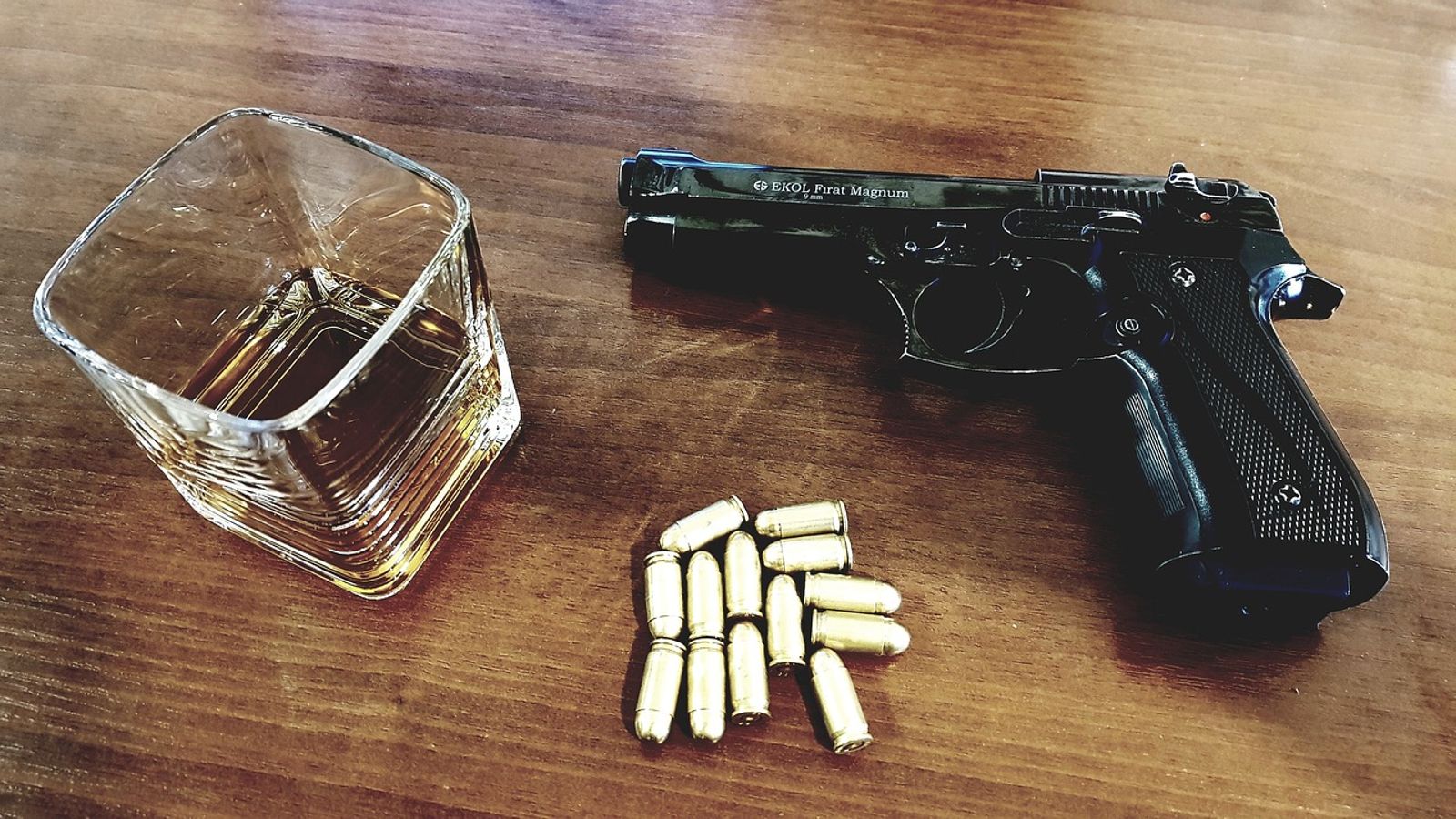 爸爸在殺人...狠父連開槍殺妻與親戚 3幼童「目睹慘況」躲衣櫃報警