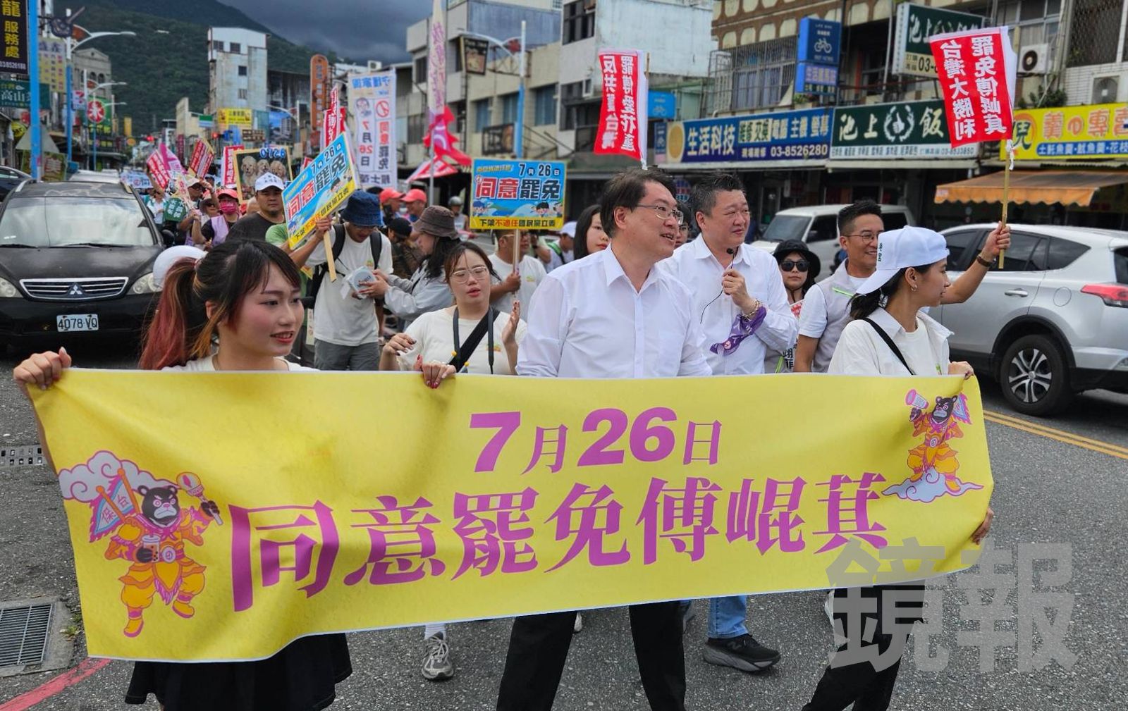 民進黨秘書長林右昌(中)多次前往花蓮督軍。(圖/鄭宏斌攝)