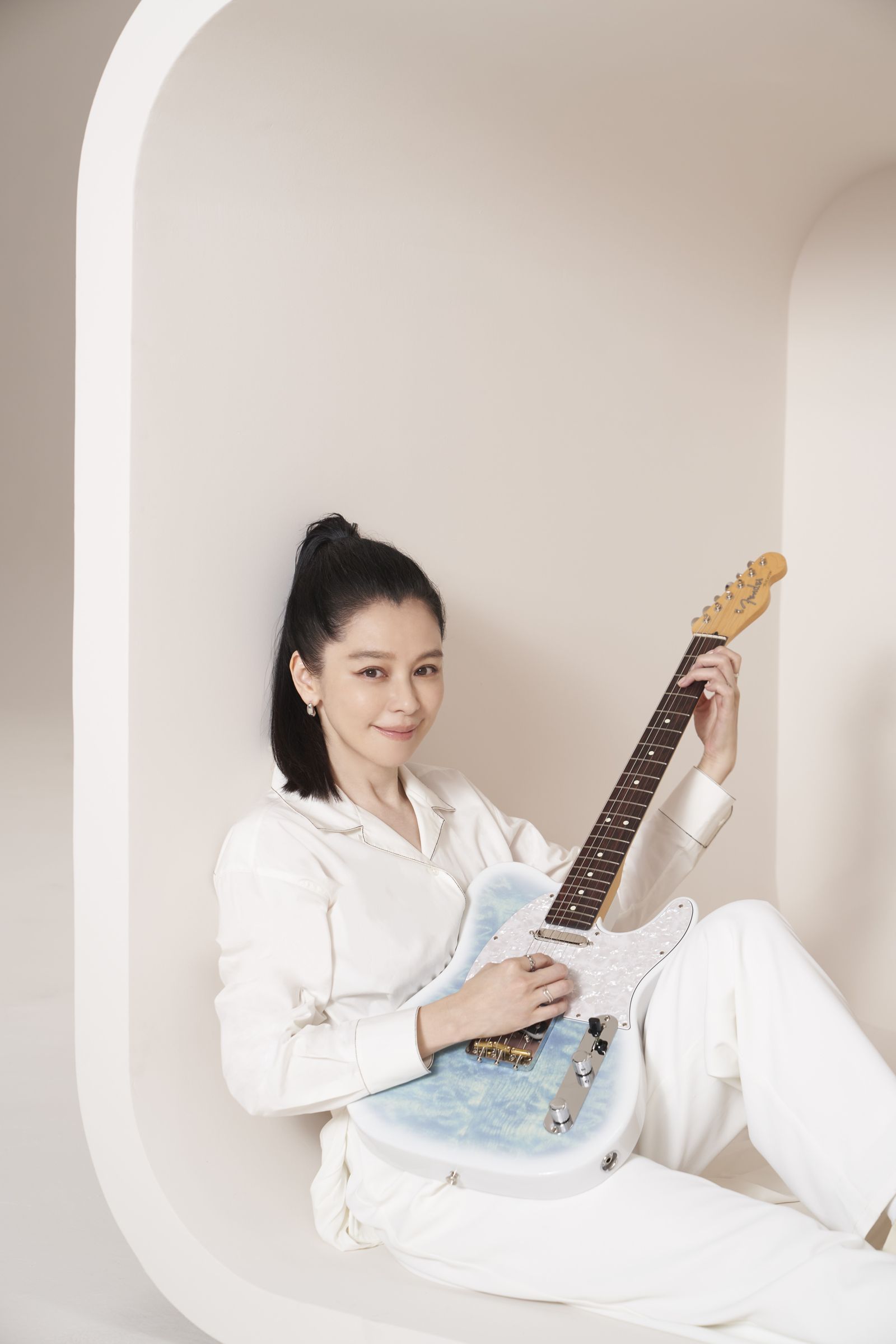 徐若瑄在新歌MV中一人分飾5角。索尼音樂提供