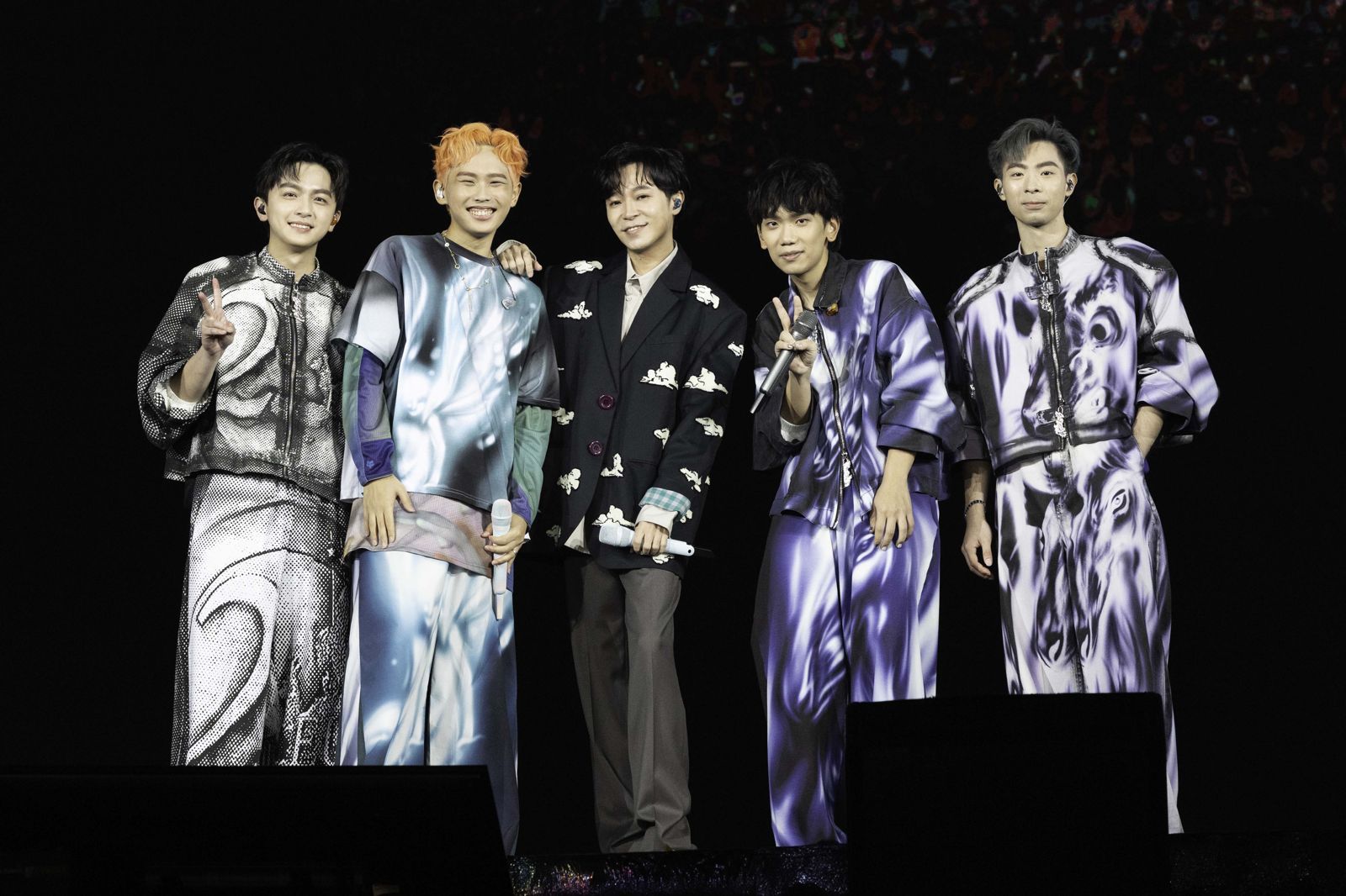 吳青峰為理想混蛋豁出去了！斜槓組男團「原子中年」自嘲習慣被罵