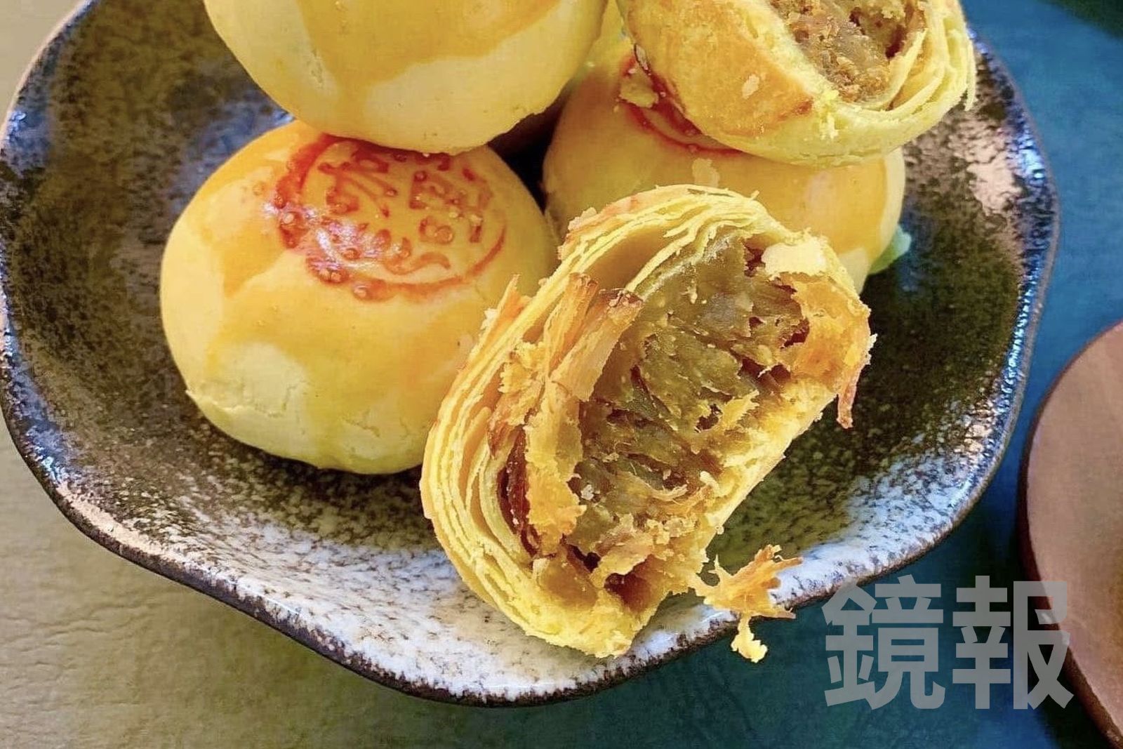 「郁香咖哩酥」鹹香夠味、濕潤不乾。(60元/個)