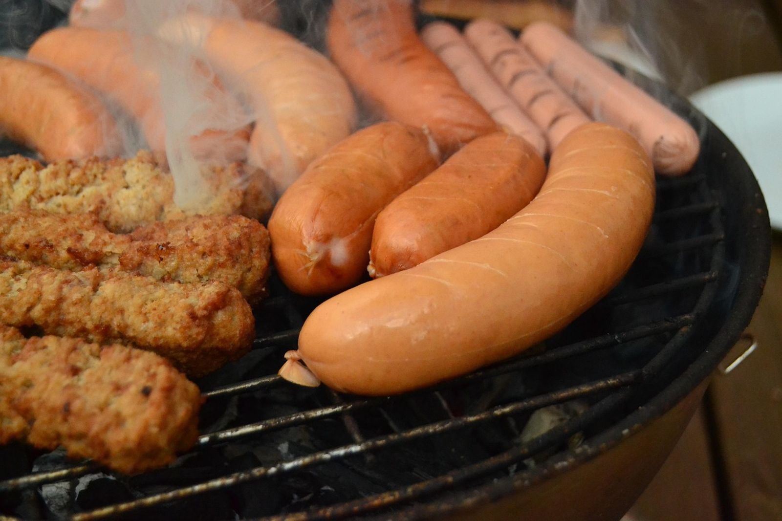 烤肉是台灣人過中秋的習俗。示意圖／翻攝自免費圖庫pixabay