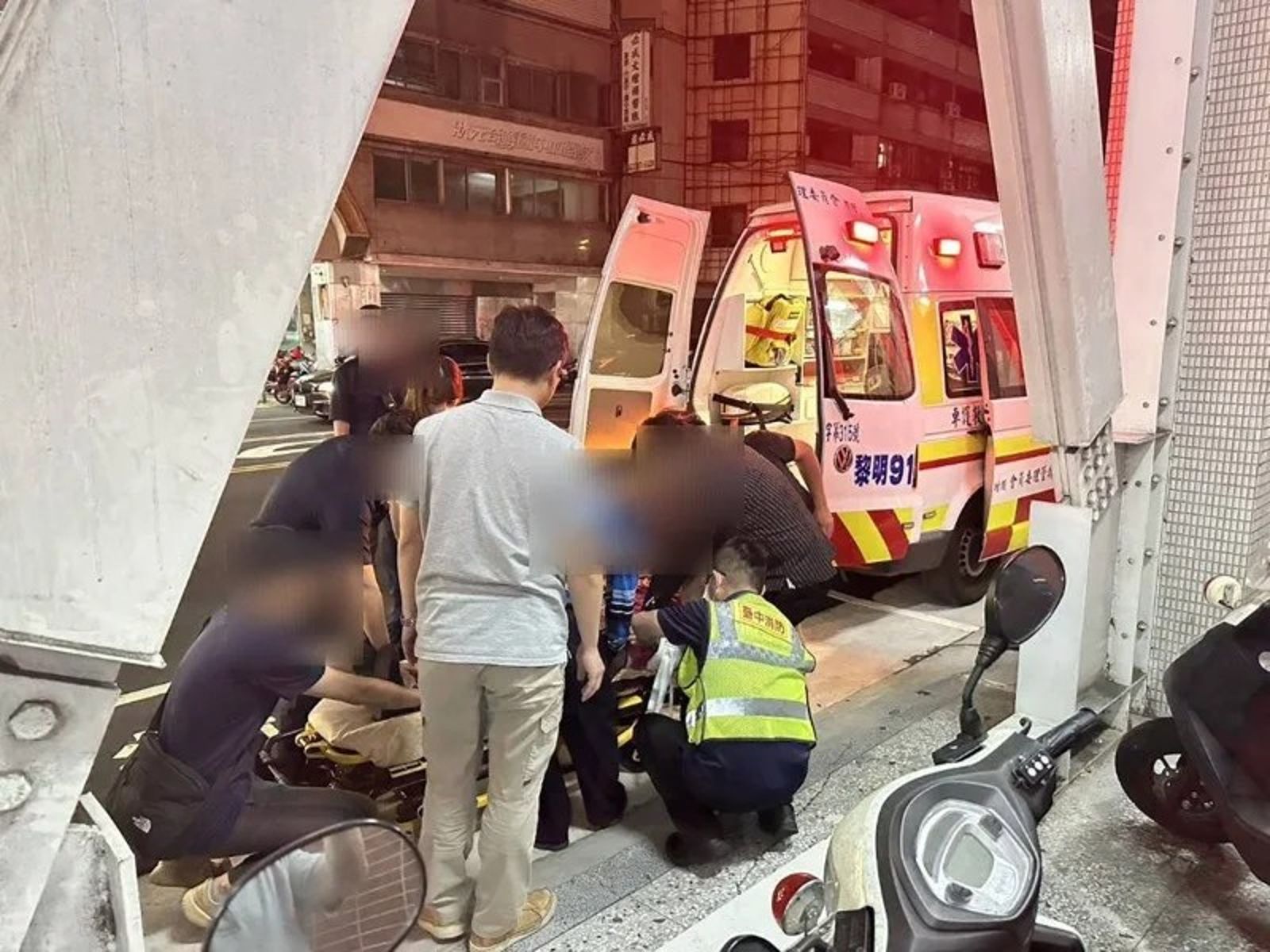 台中紅衣婦人連續當街襲擊推撞2女童　昨晚間落網