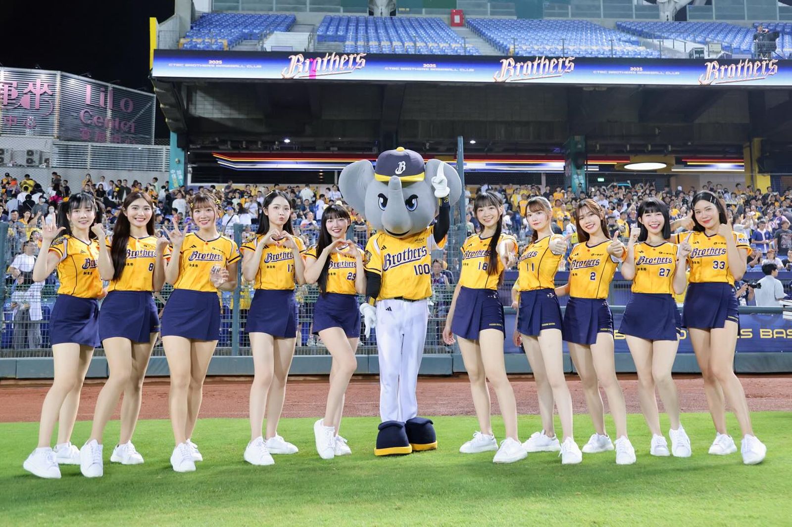 啦啦隊能增加球隊收益。翻攝Passion Sisters 中信兄弟啦啦隊臉書