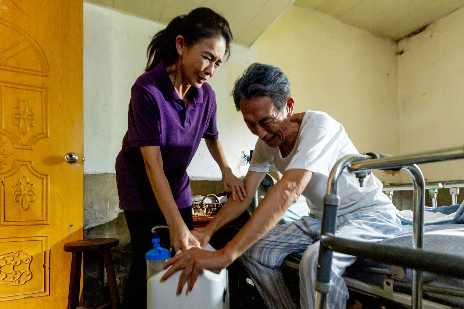 林美貞（左）在《生命的麥田》中與關聰（右）飾演夫妻。大愛電視提供