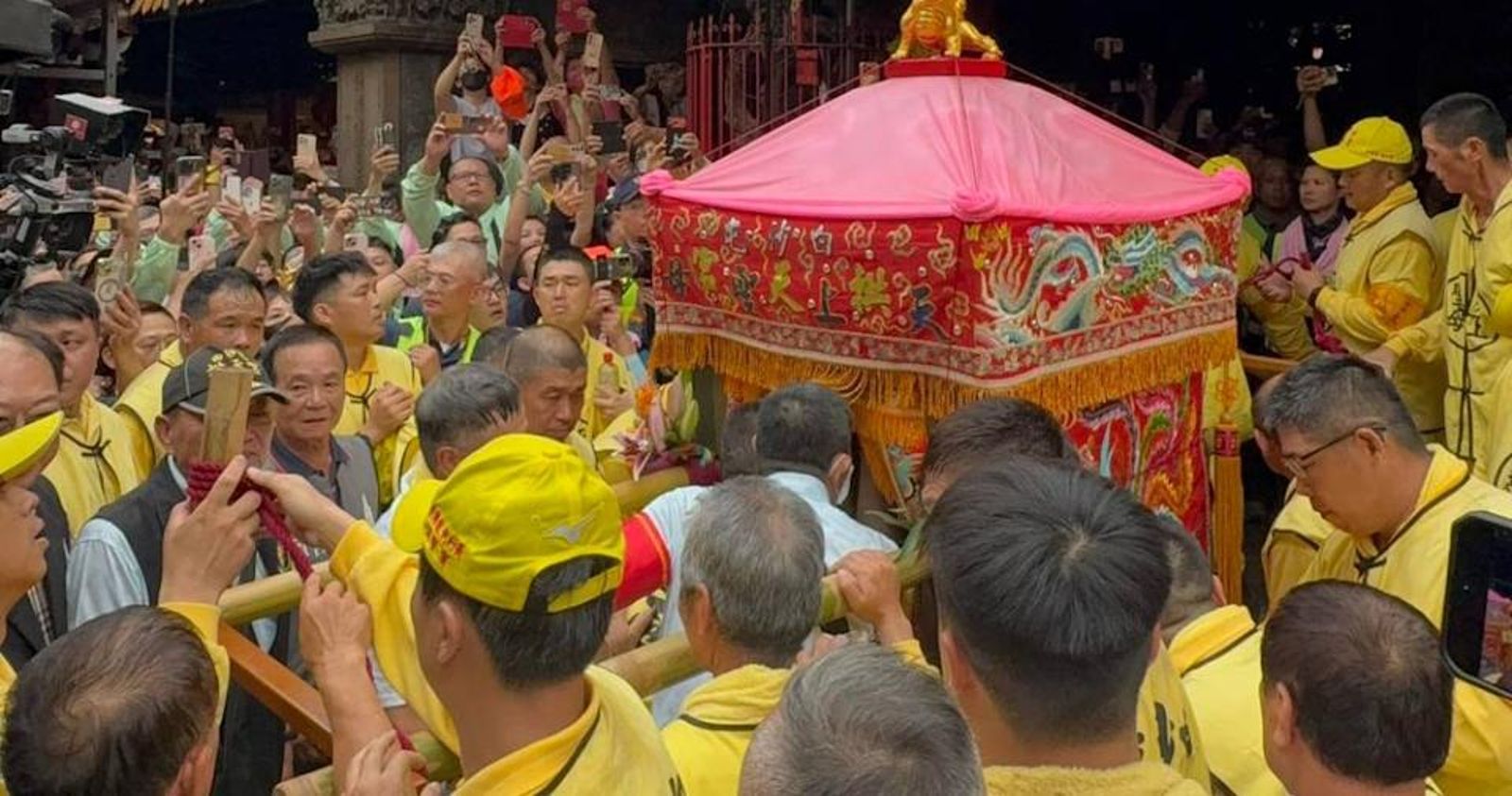 白沙屯進香成「零元購」！店家揭香燈腳離譜行徑：要求吃免費還要寄回家