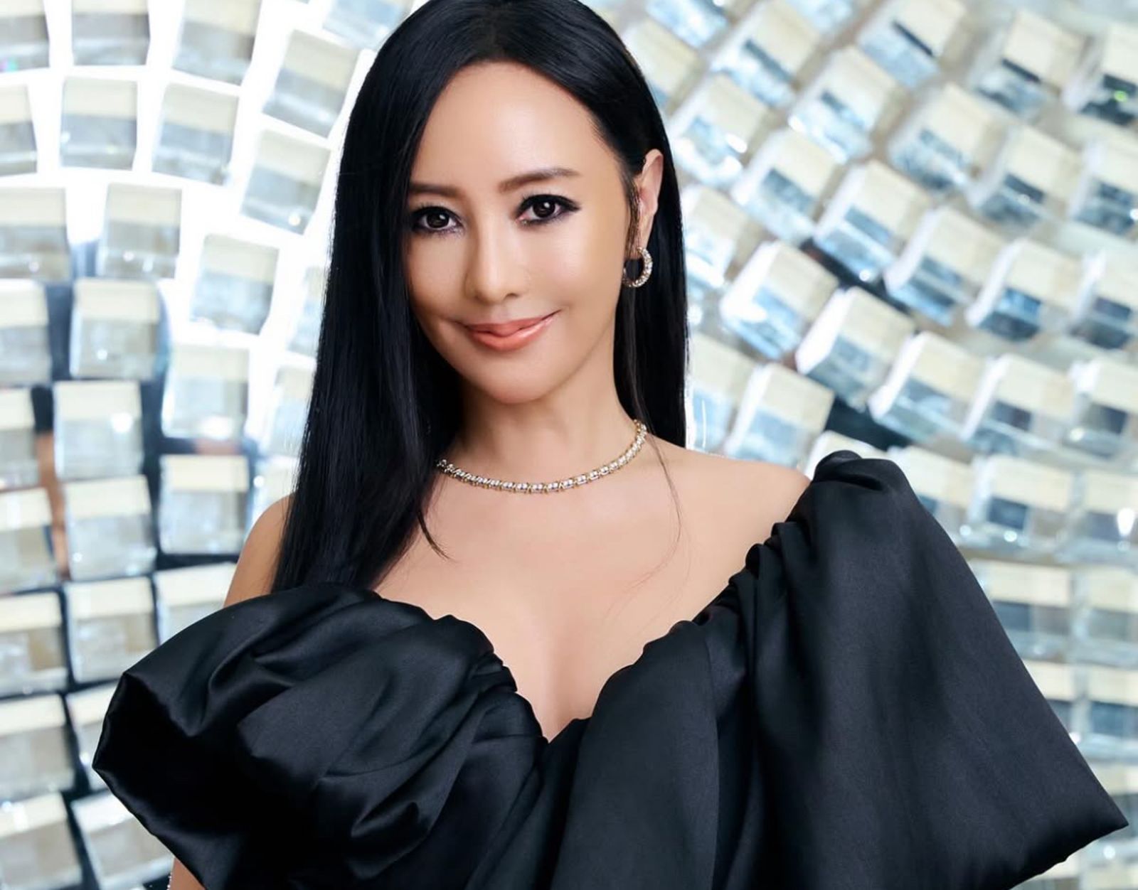 關穎遭控耍特權「逛GD展」！掛VIP卡爽拍照　本人傻眼：是鬼故事嗎