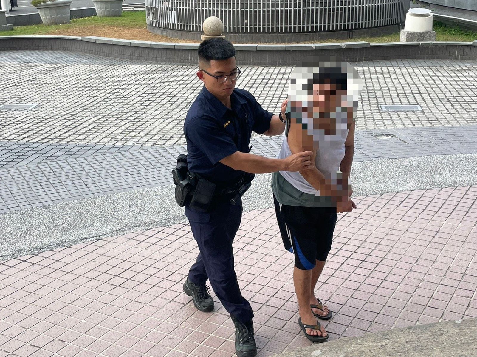 醉婦超商抓狂！酒瓶重砸無辜女店員頭頂　「血流滿面」已達殺人未遂