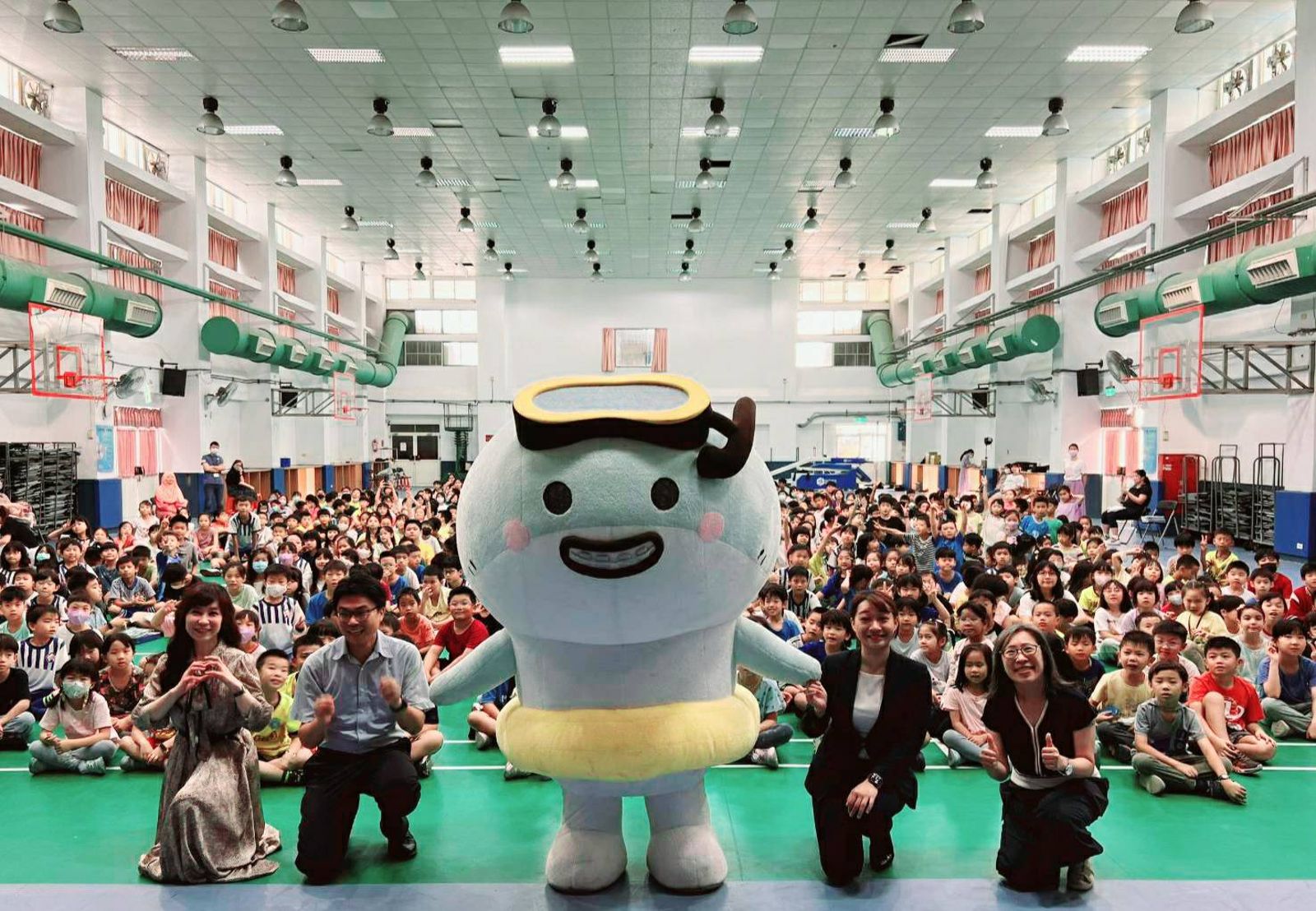 從螢幕走進校園!白心儀《我的動物同學》播映感動學童現場淚崩