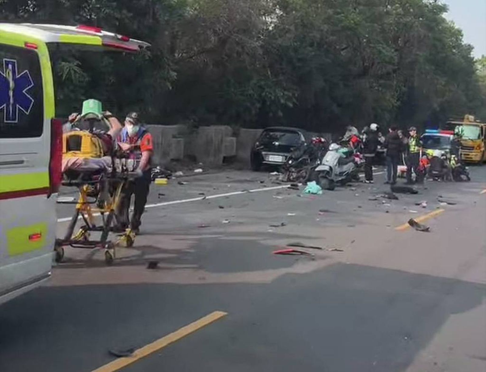 台南西港大橋驚悚車禍！女駕駛逆向橫掃8機車　釀1死7傷慘劇