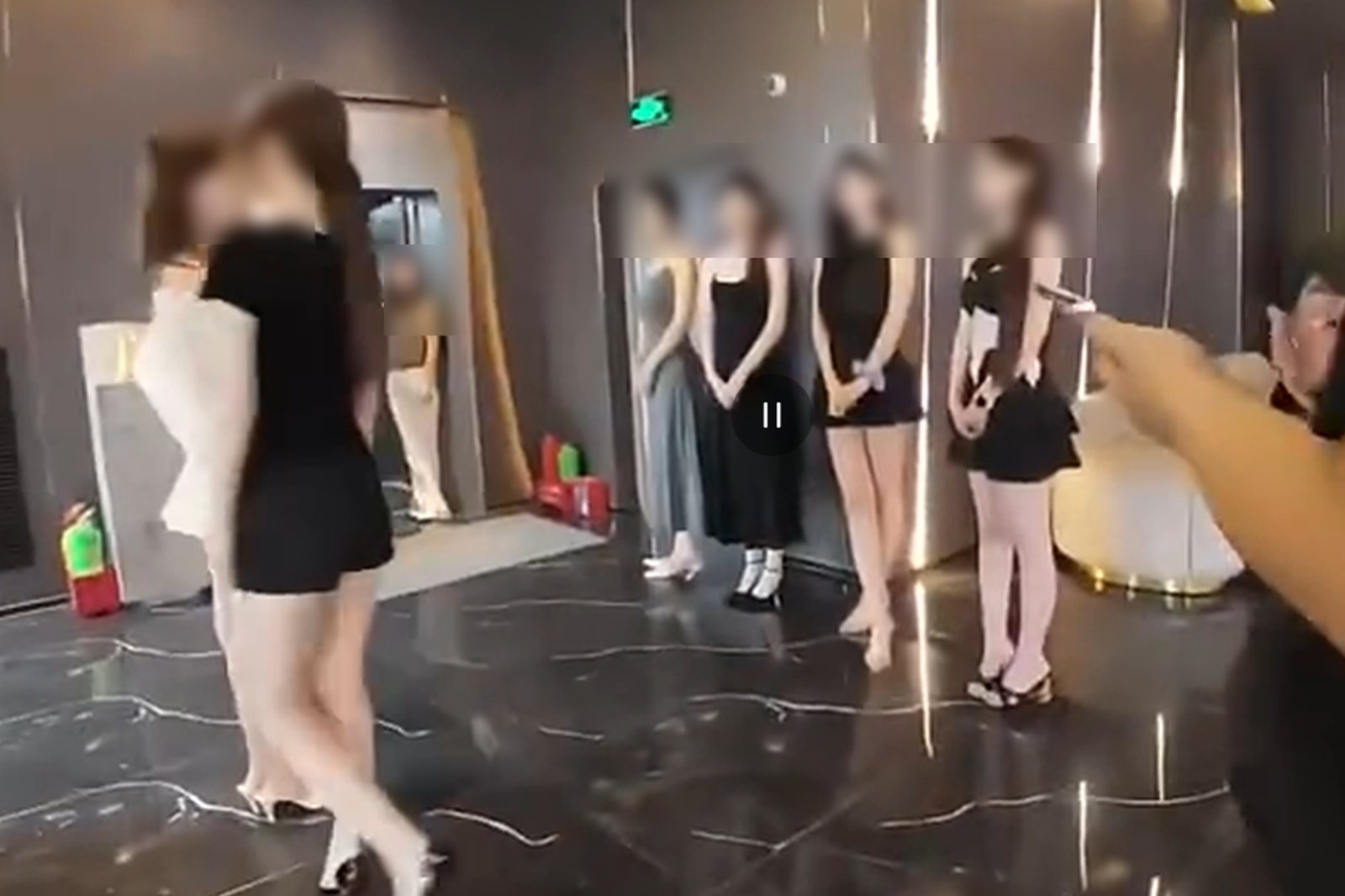 撞球館提供多位助教挑選。圖/翻攝自微博