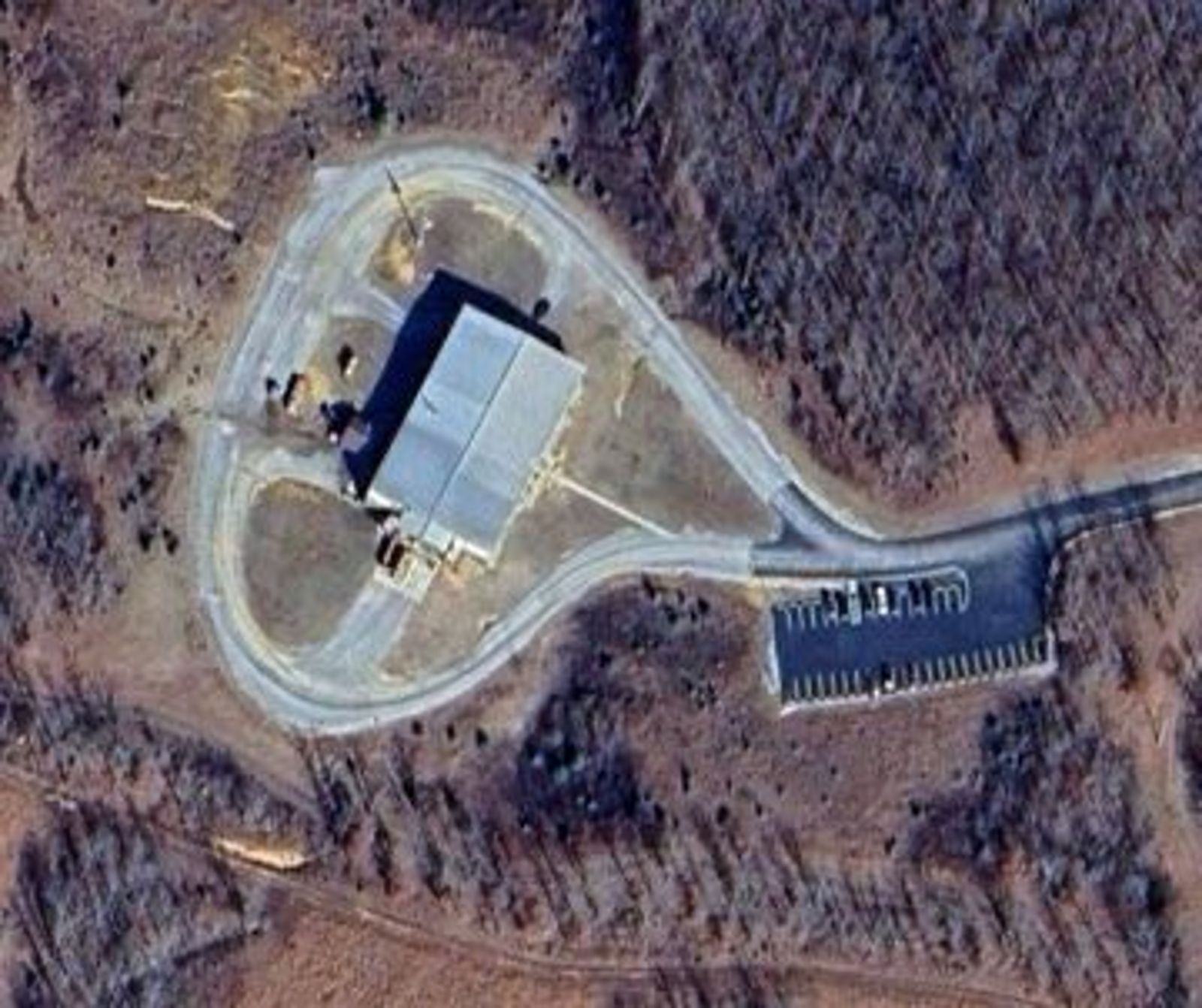 炸藥工廠原貌。圖/翻攝自X