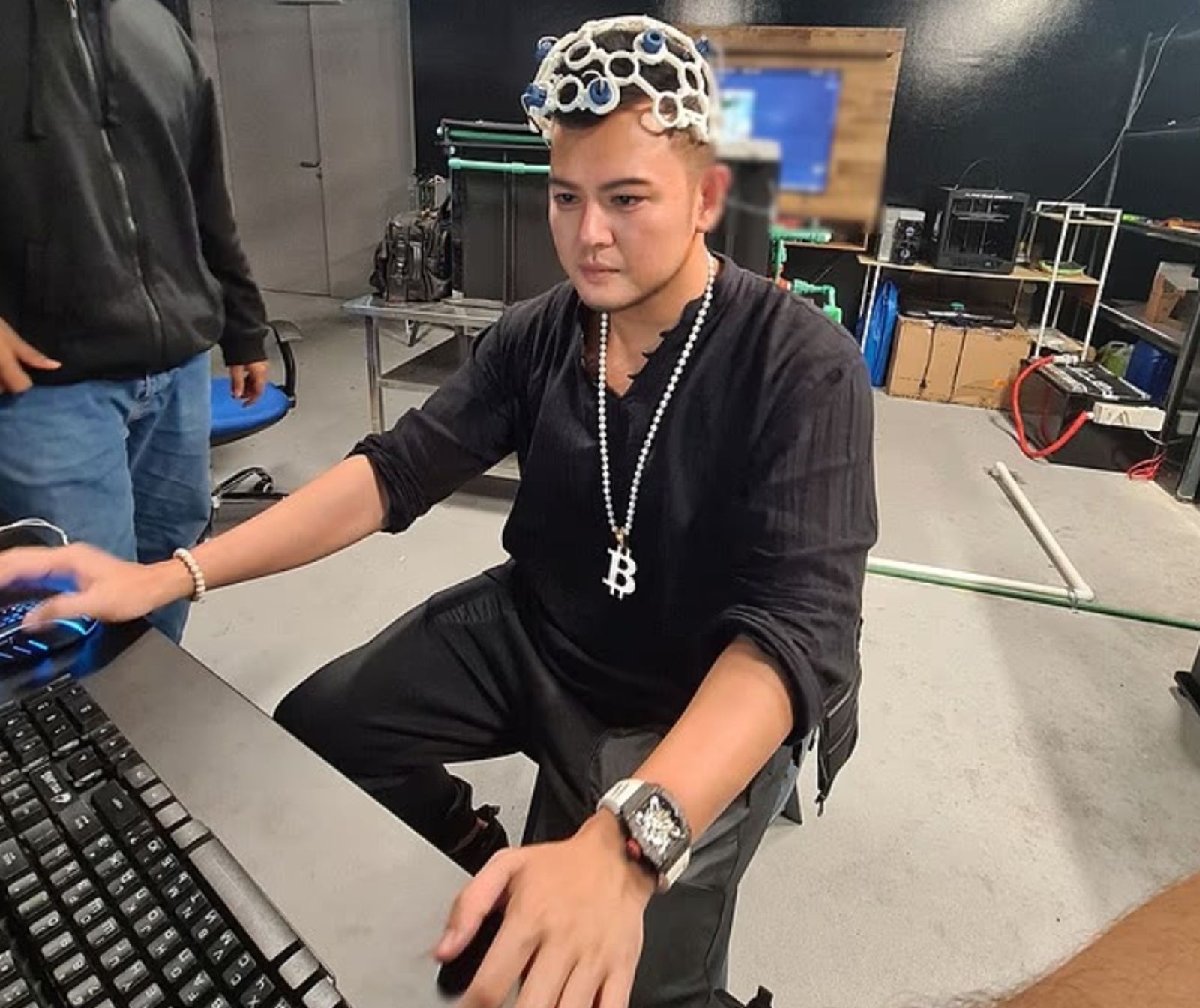 辛的新創公司開發出可以讀取腦波的頭盔。圖/翻攝自Neurochip官網