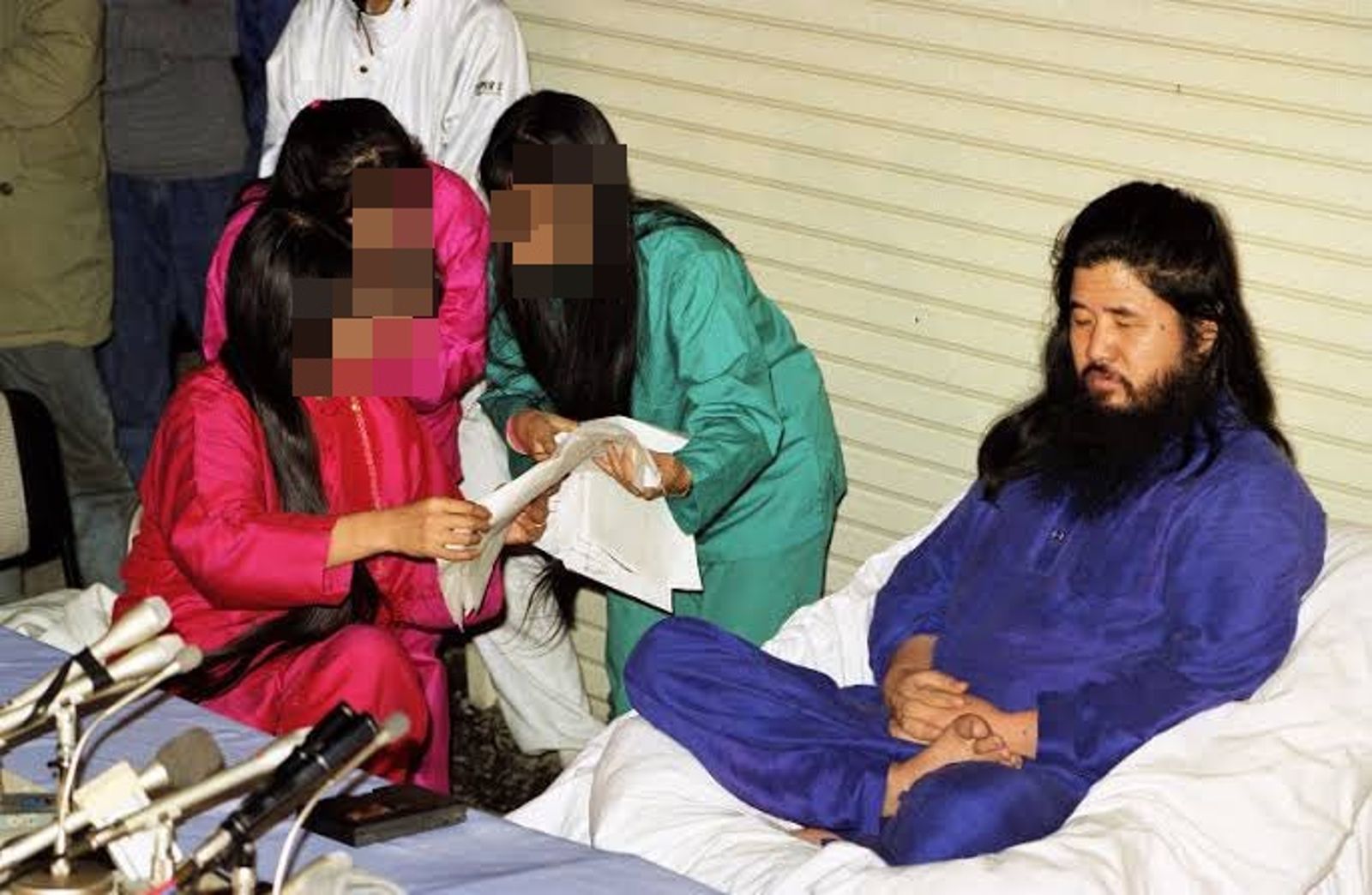 30年前「地鐵放毒」釀13死！奧姆真理教爆復活…據點驚見「已故教主祭壇」