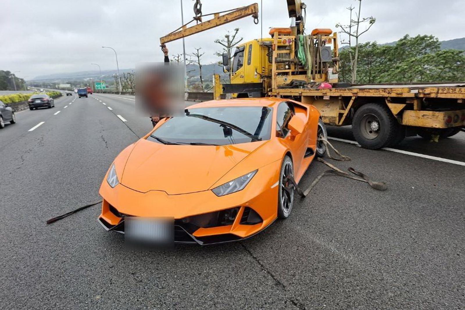 千萬超跑「小牛」國道自撞護欄　「缺席車聚」肇因曝光