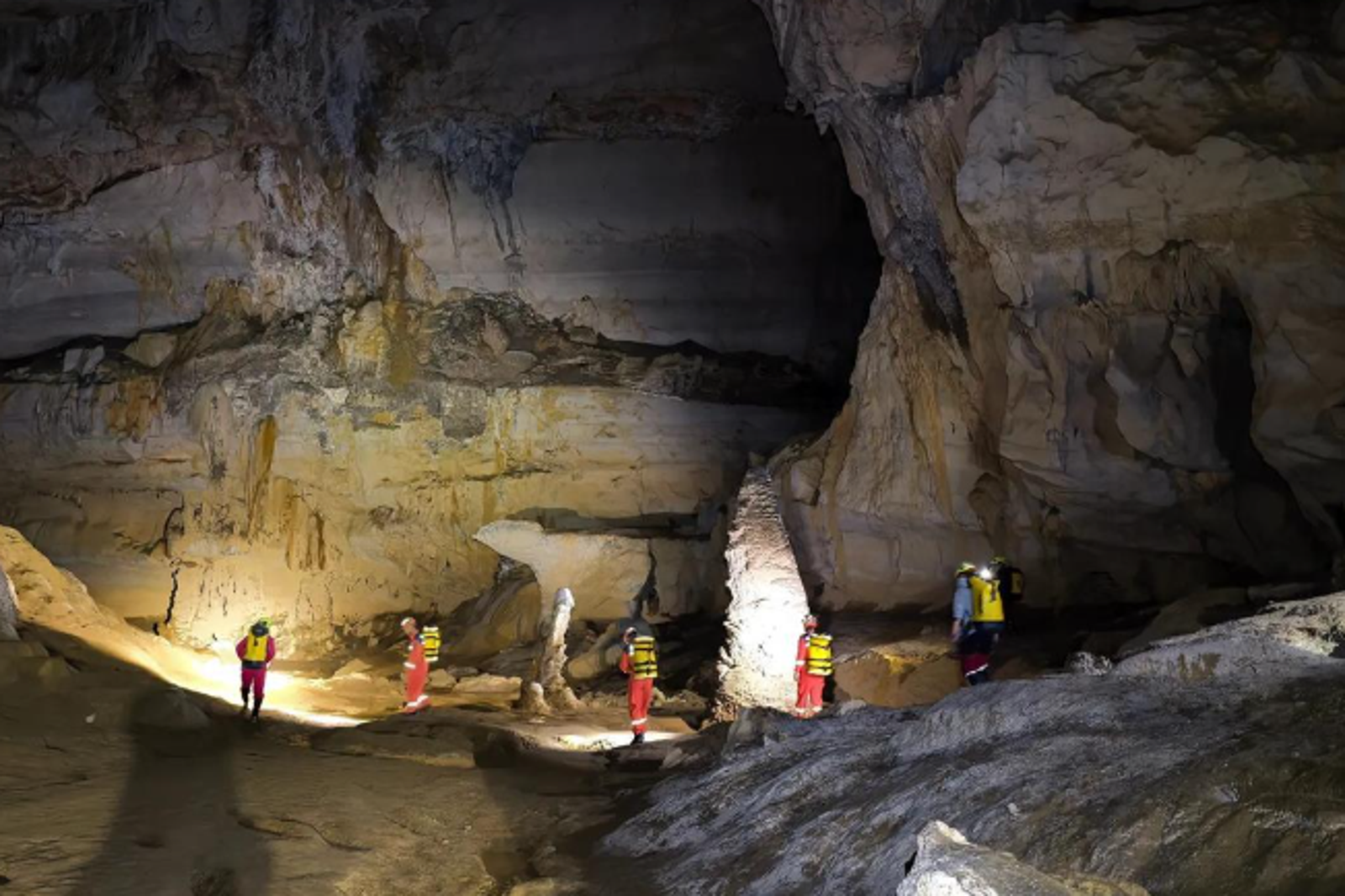 為了打卡「世界第一長洞」！他獨闖53公里地下長廊　失聯6天靠地下水續命
