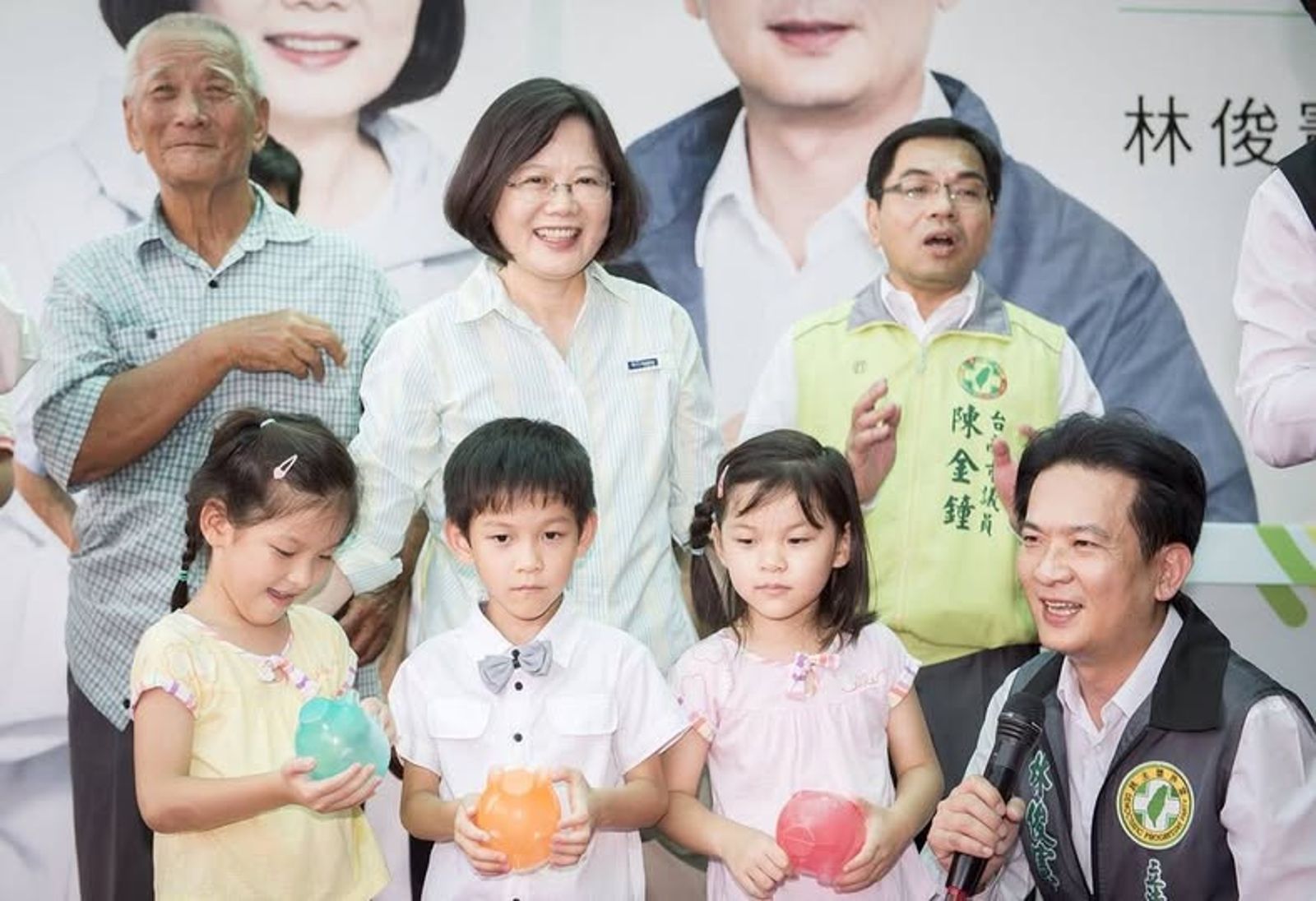 陳佩琪要北檢查蔡英文「小豬撲滿」　發起人林俊憲嗆：只有你們爛帳算不清