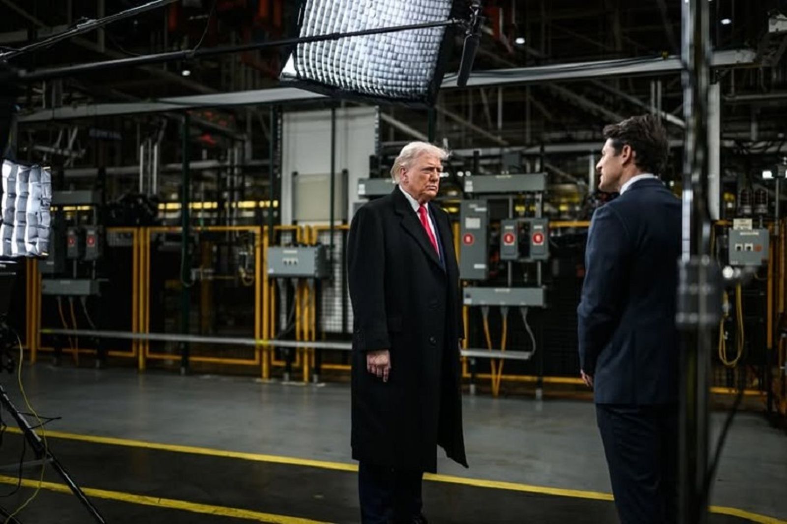 川普比中指飆髒話！視察福特工廠遭員工抗議　我川不爽