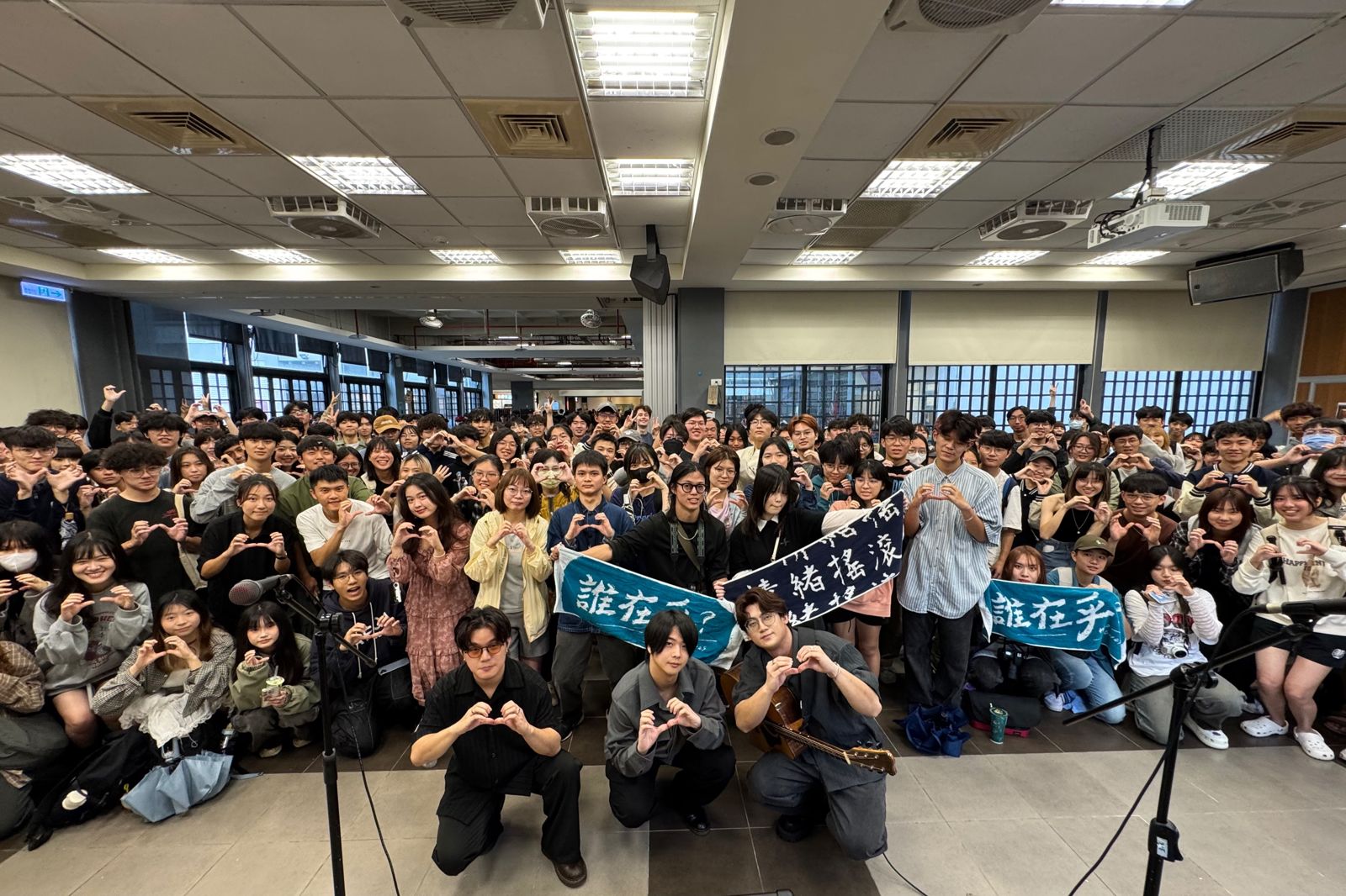 胡凱兒樂團前進校園快閃演出。Who Cares胡凱兒樂團提供