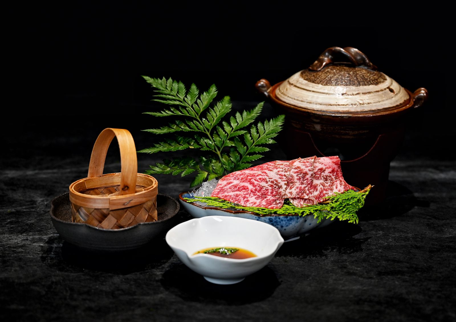 「和牛涮涮鍋」肉片涮3分熟，入口就化。