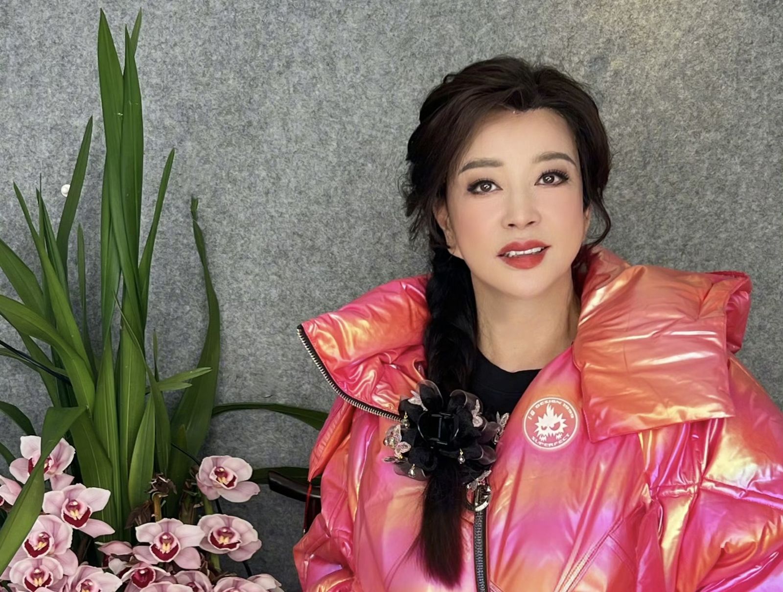 75歲「一代女皇」驚傳陳屍橫店泳池　親自發聲揪出幕後黑手：相煎何太急！再掀姊妹鬧翻家醜