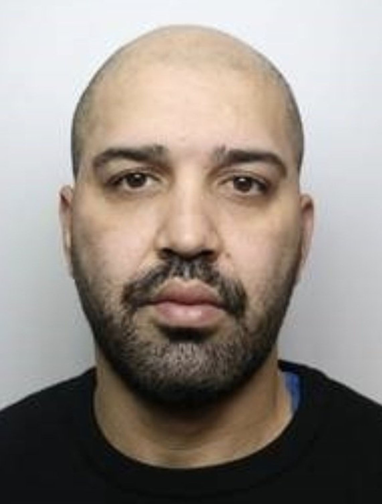 莫夫拉德擁有多項前科。圖／翻攝自X