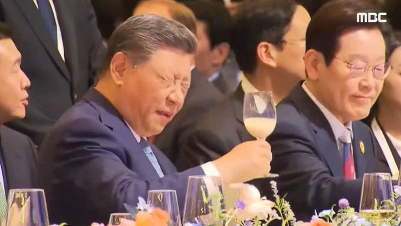 習近平喝馬格利，臉都皺了。圖／翻自MBC畫面