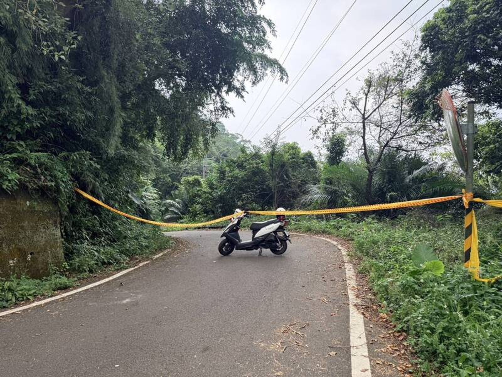 驚悚內灣！63歲男持刀揮舞　警開6槍擊中5彈送醫